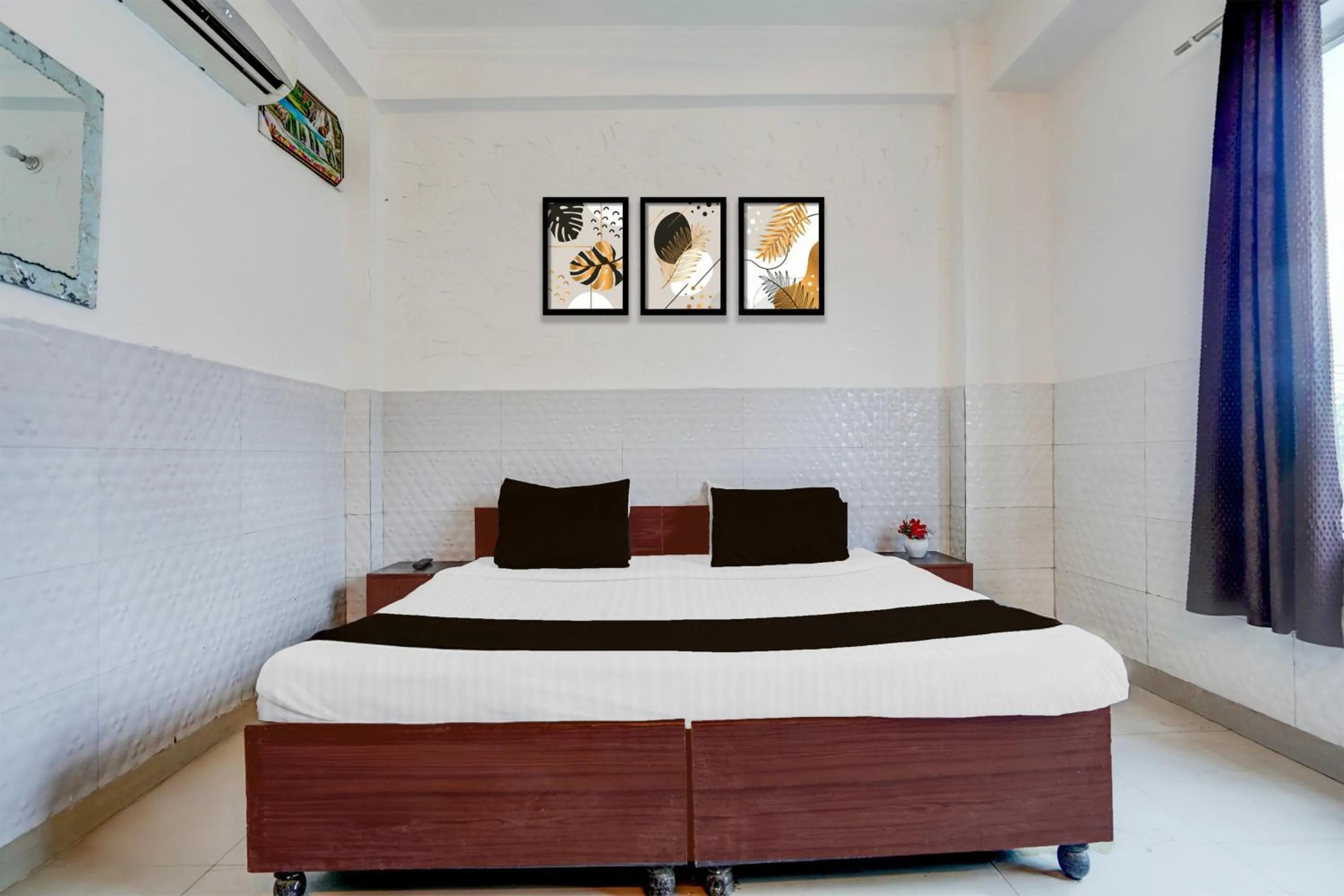 Bedroom, Bed in Hotel O Shilpgram Taj Mahal East Gate