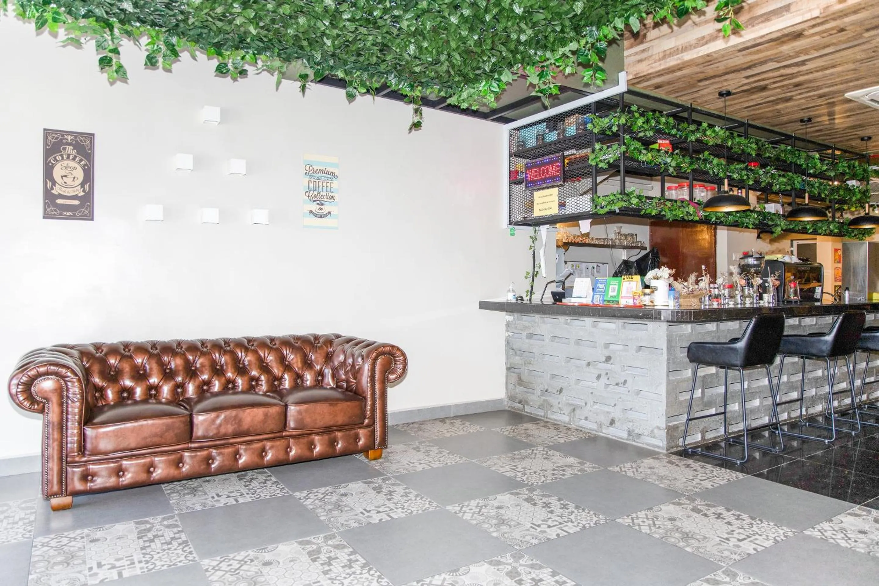 Lobby or reception in Capital O 90406 Mirani Hotel