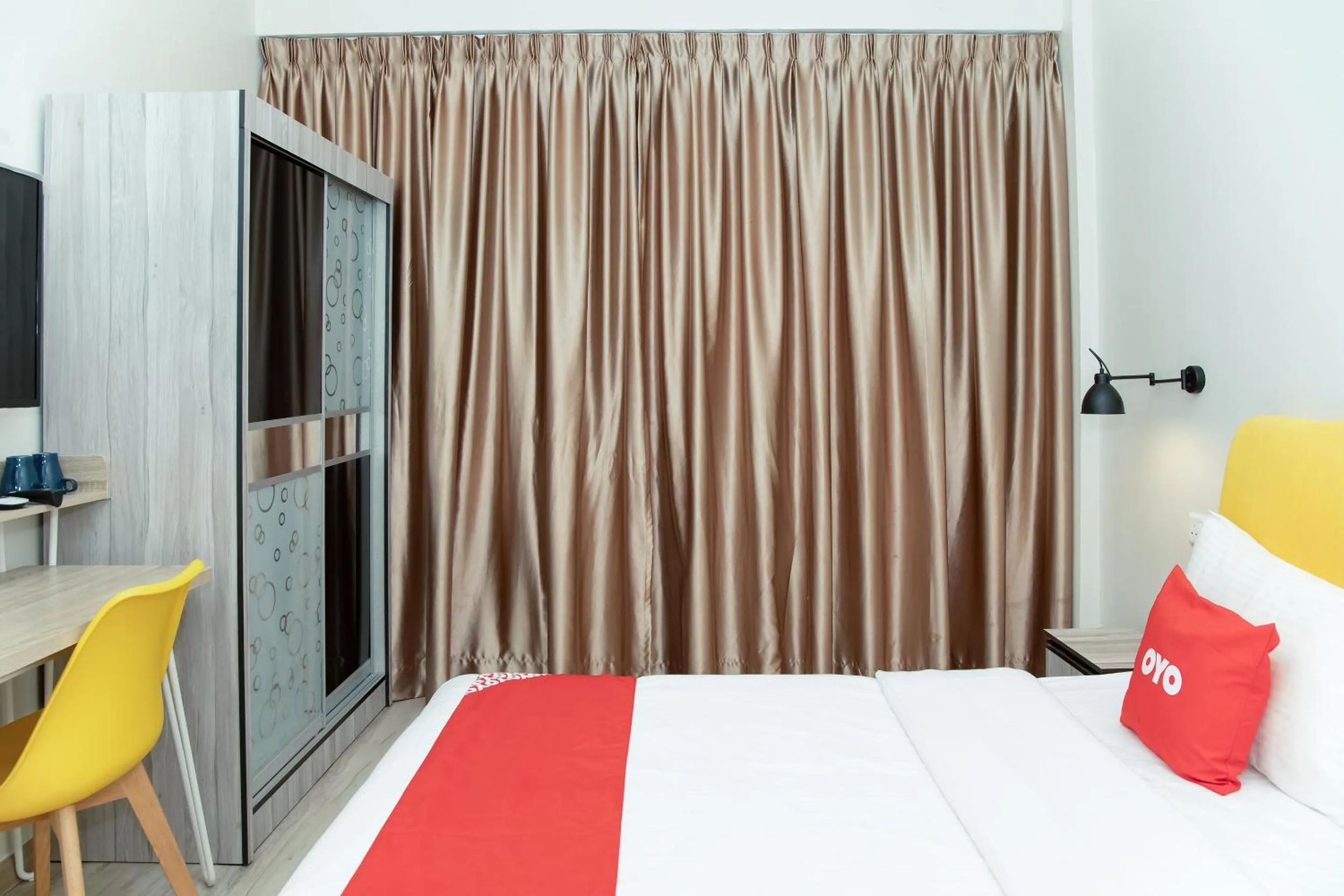 Bedroom, Bed in Capital O 90406 Mirani Hotel