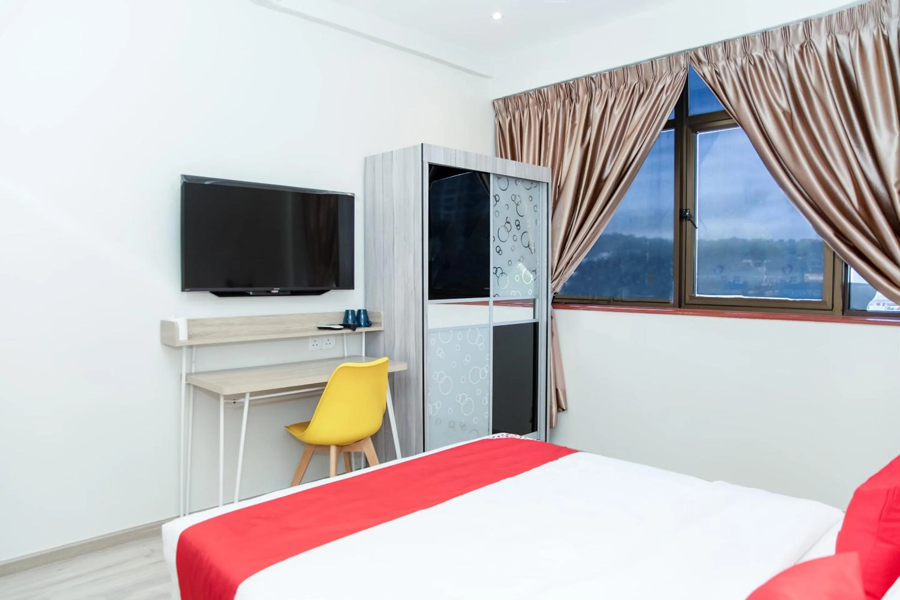 Bedroom, Bed in Capital O 90406 Mirani Hotel