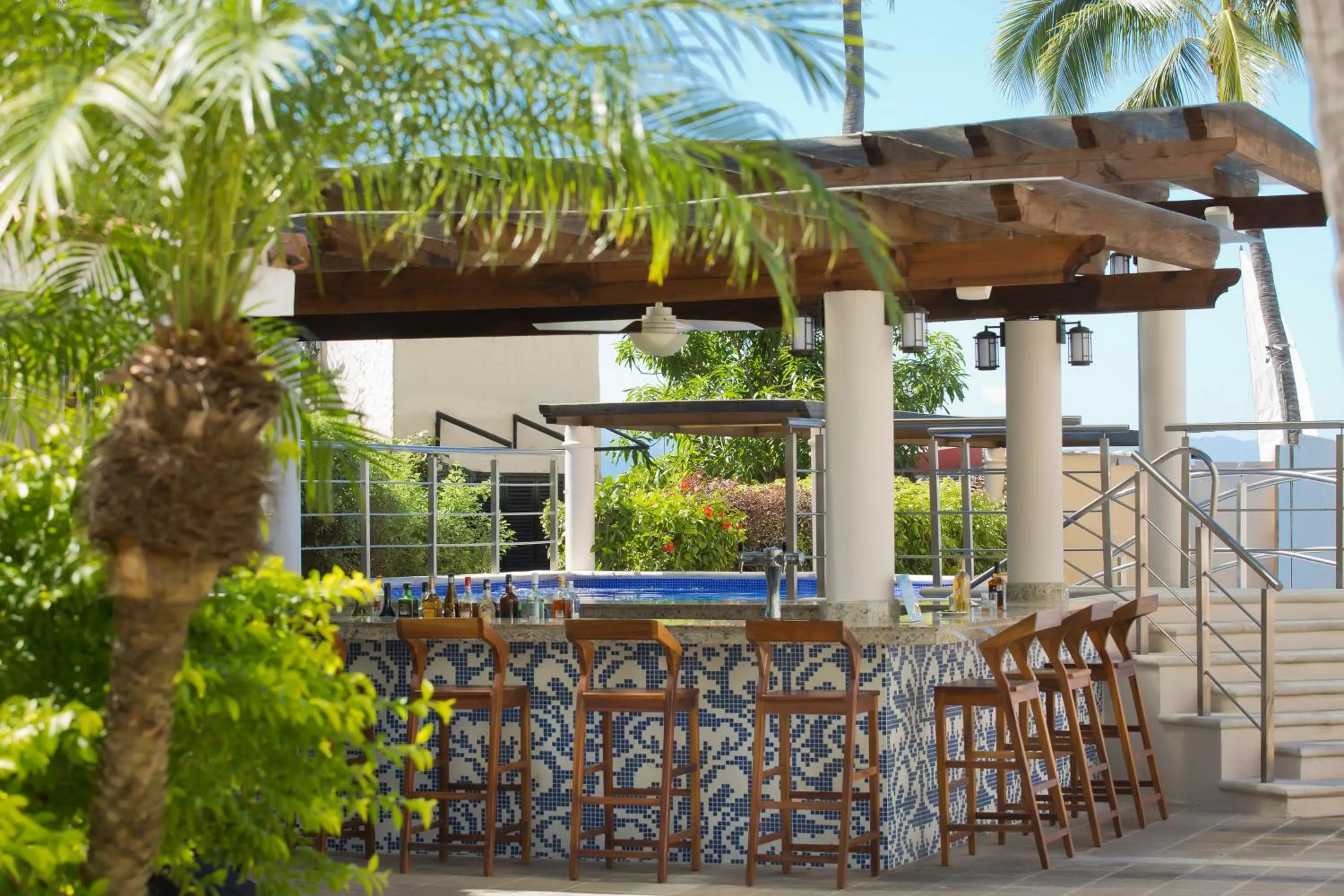 Lounge or bar in Crown Paradise Golden All Inclusive Resort - Adults Only