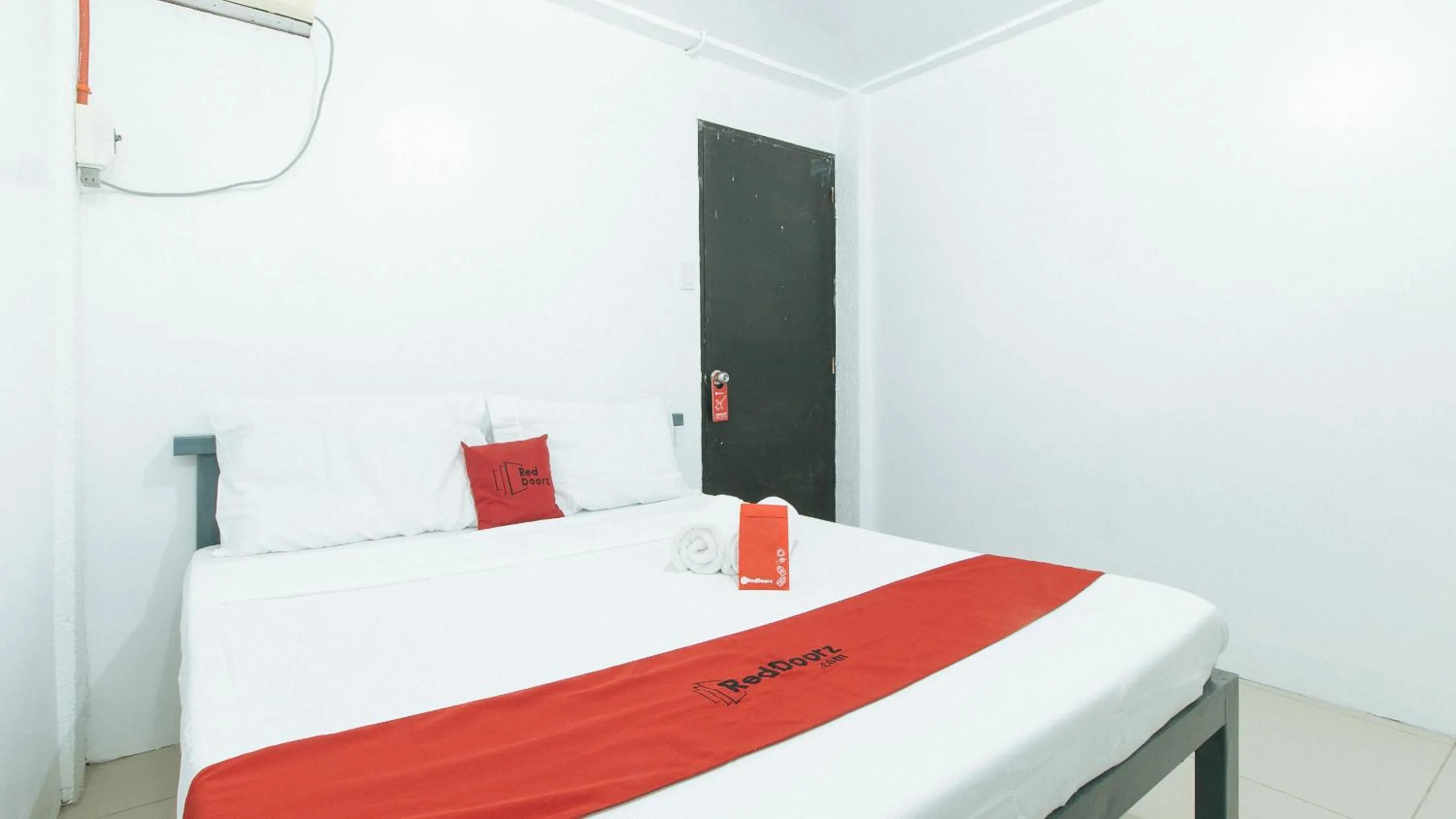 Bed in RedDoorz @ Shukran Rentals OPC Pampanga