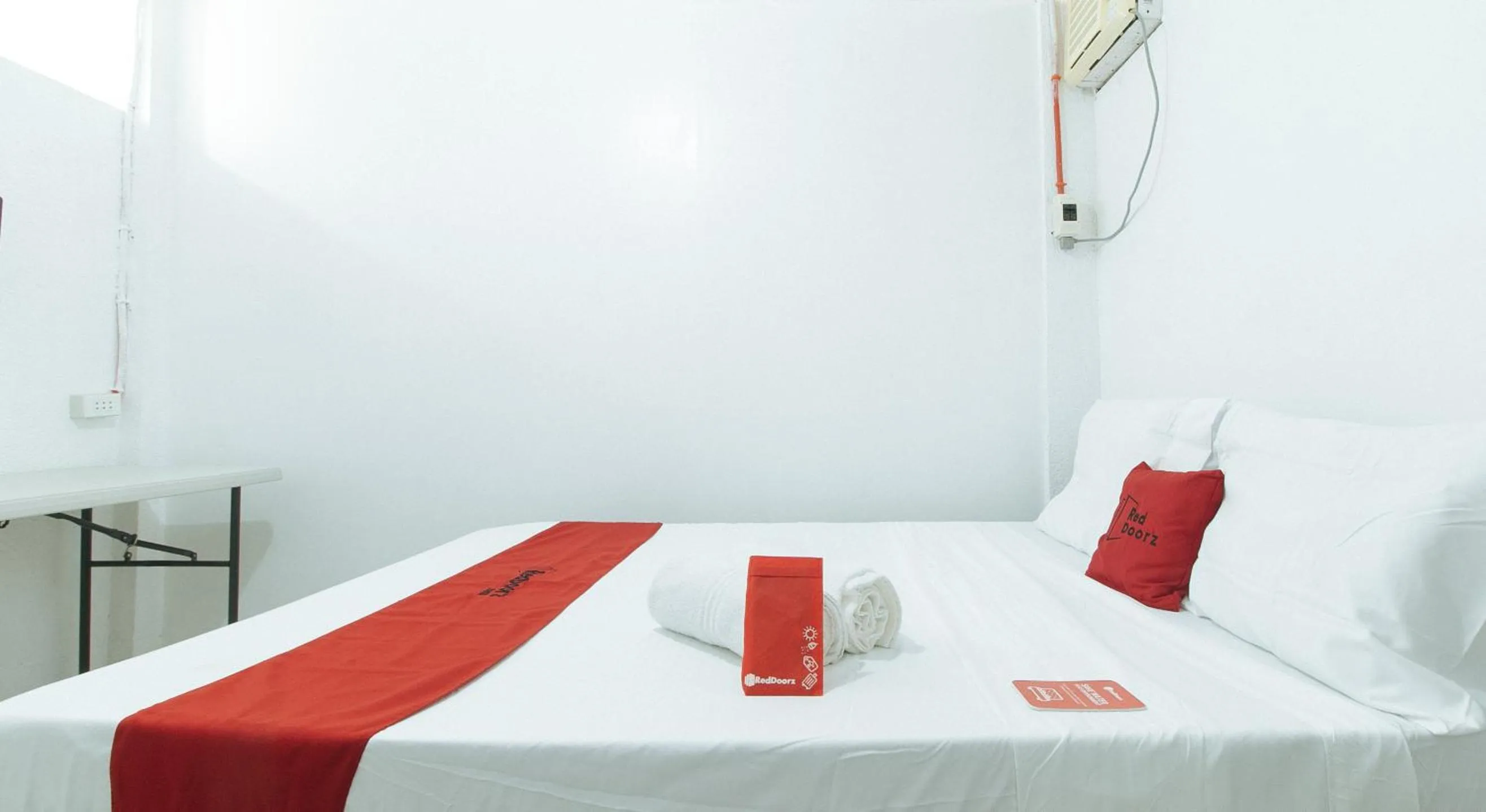 Bed in RedDoorz @ Shukran Rentals OPC Pampanga