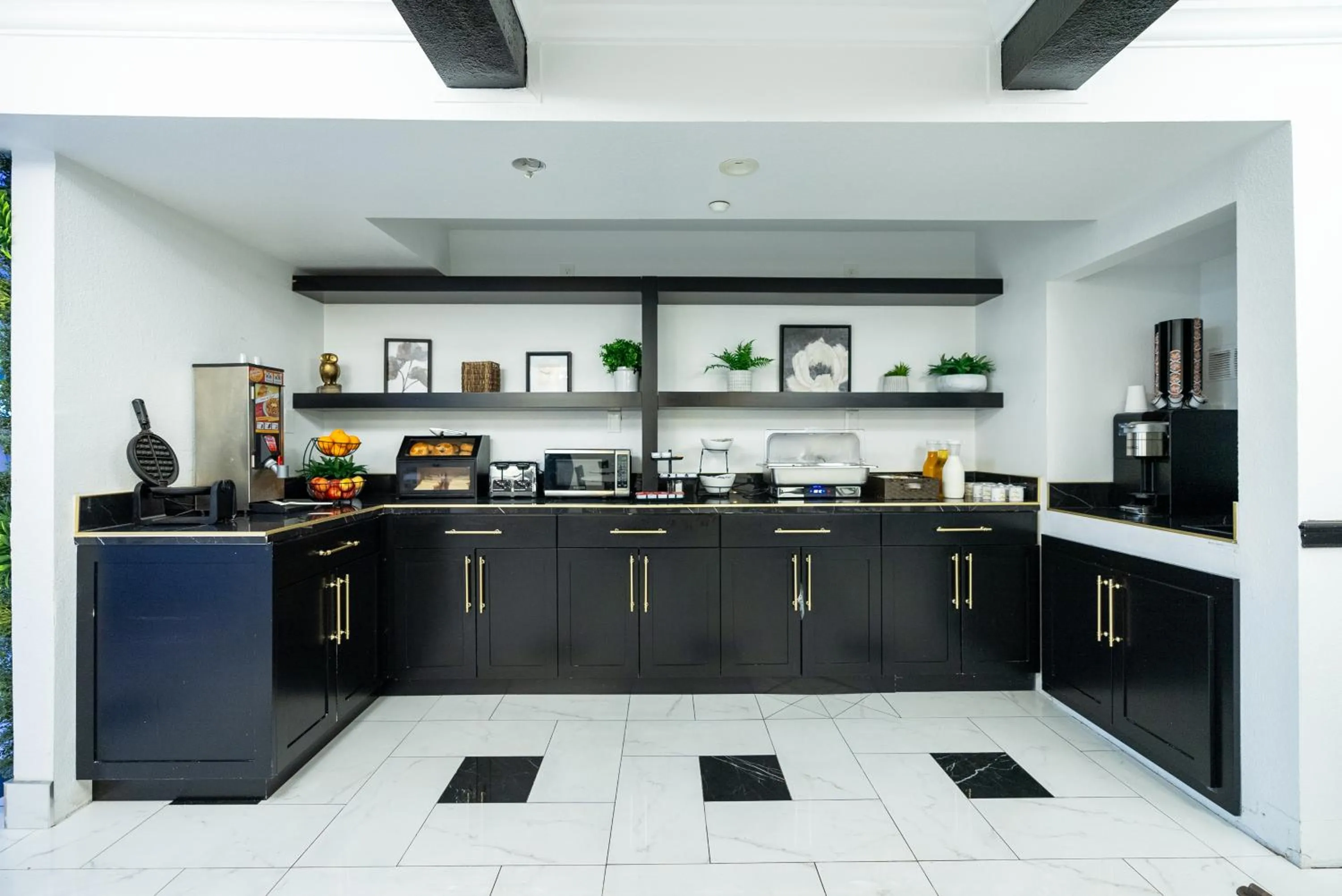 Breakfast in Ascot Suites Morro Bay