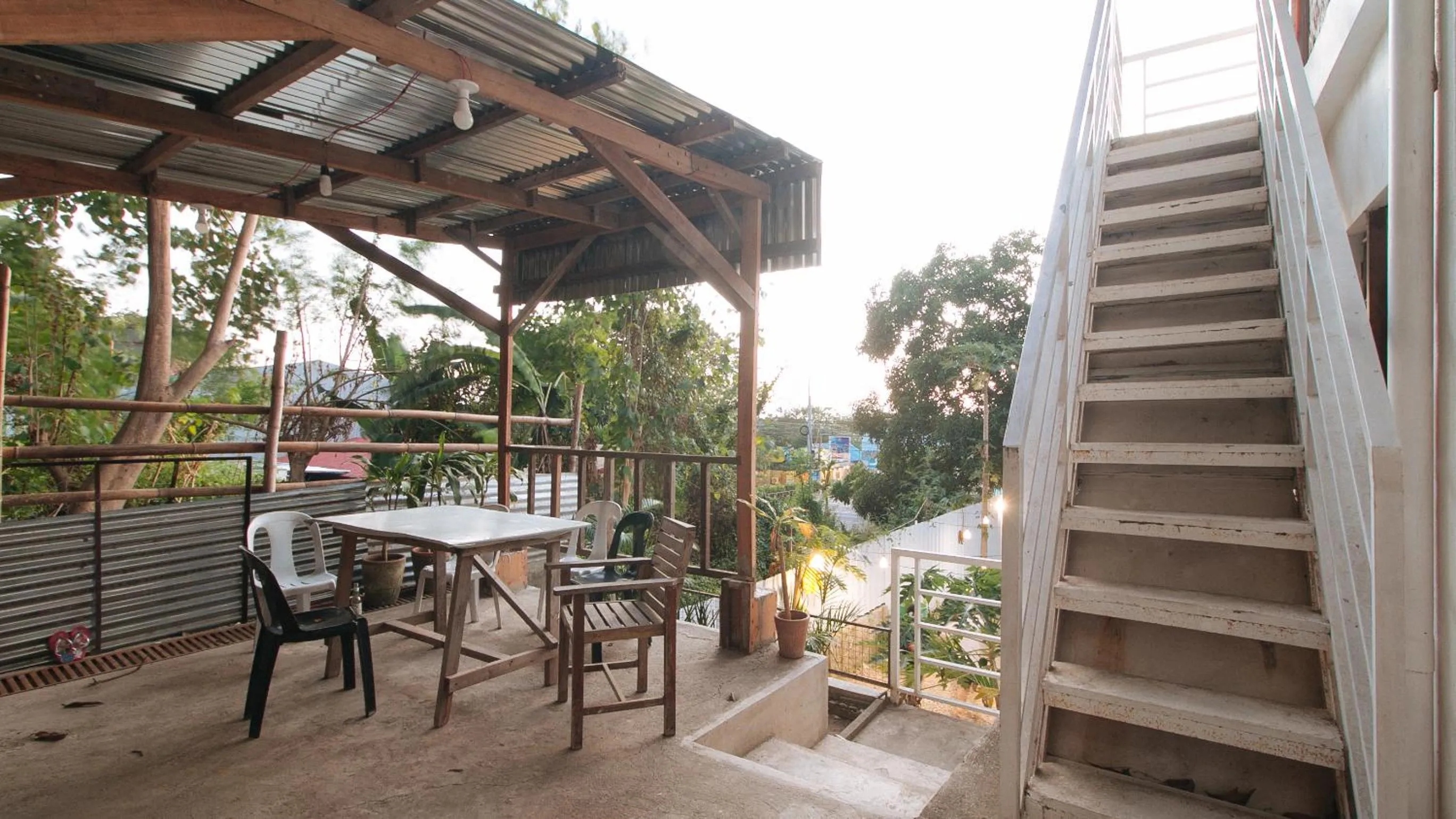 Patio in RedDoorz @ Camp Saint John Hotel La Union