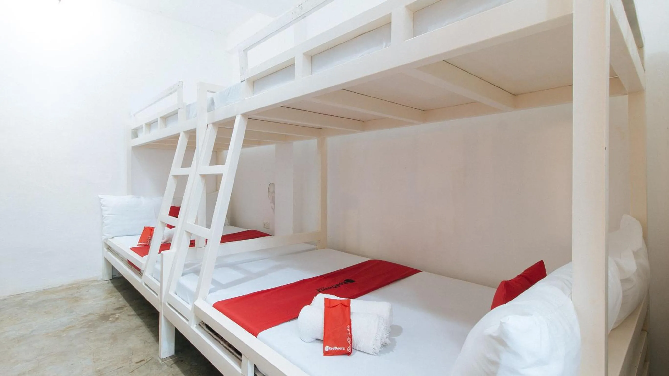 Bed in RedDoorz @ Camp Saint John Hotel La Union