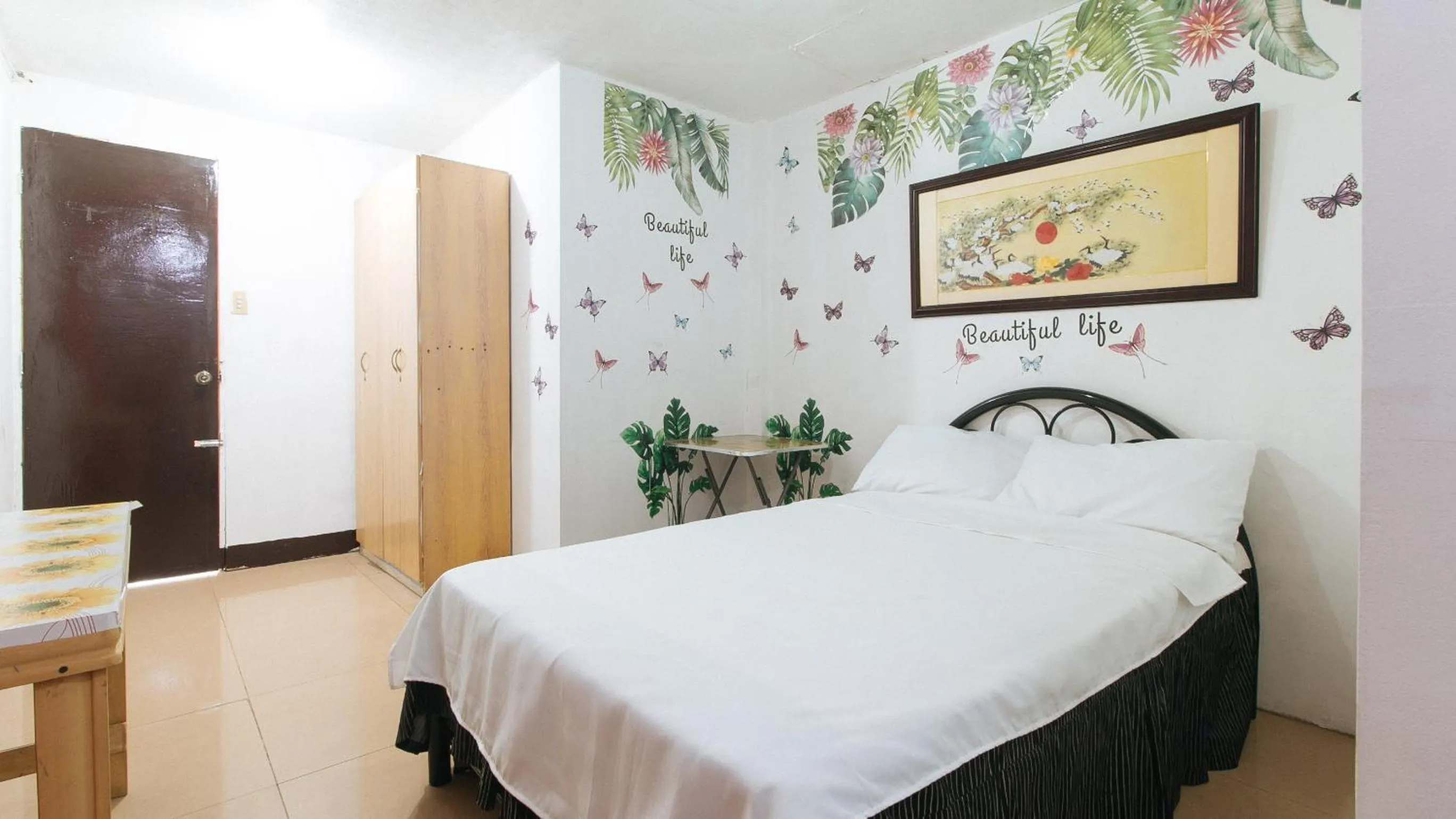 Bedroom in Cristian Jay Dormitory by RedDoorz