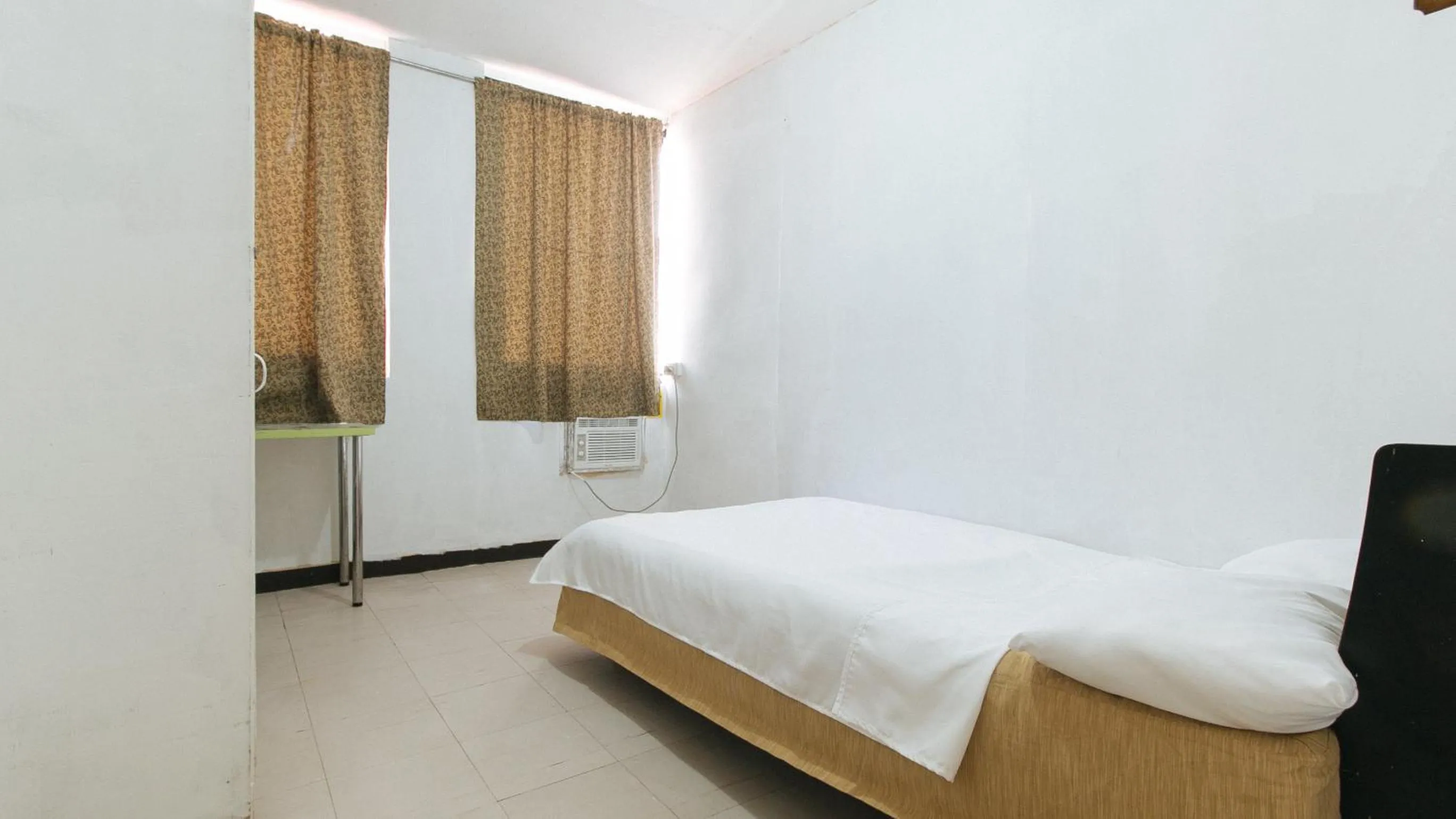 Photo of the whole room in Cristian Jay Dormitory by RedDoorz