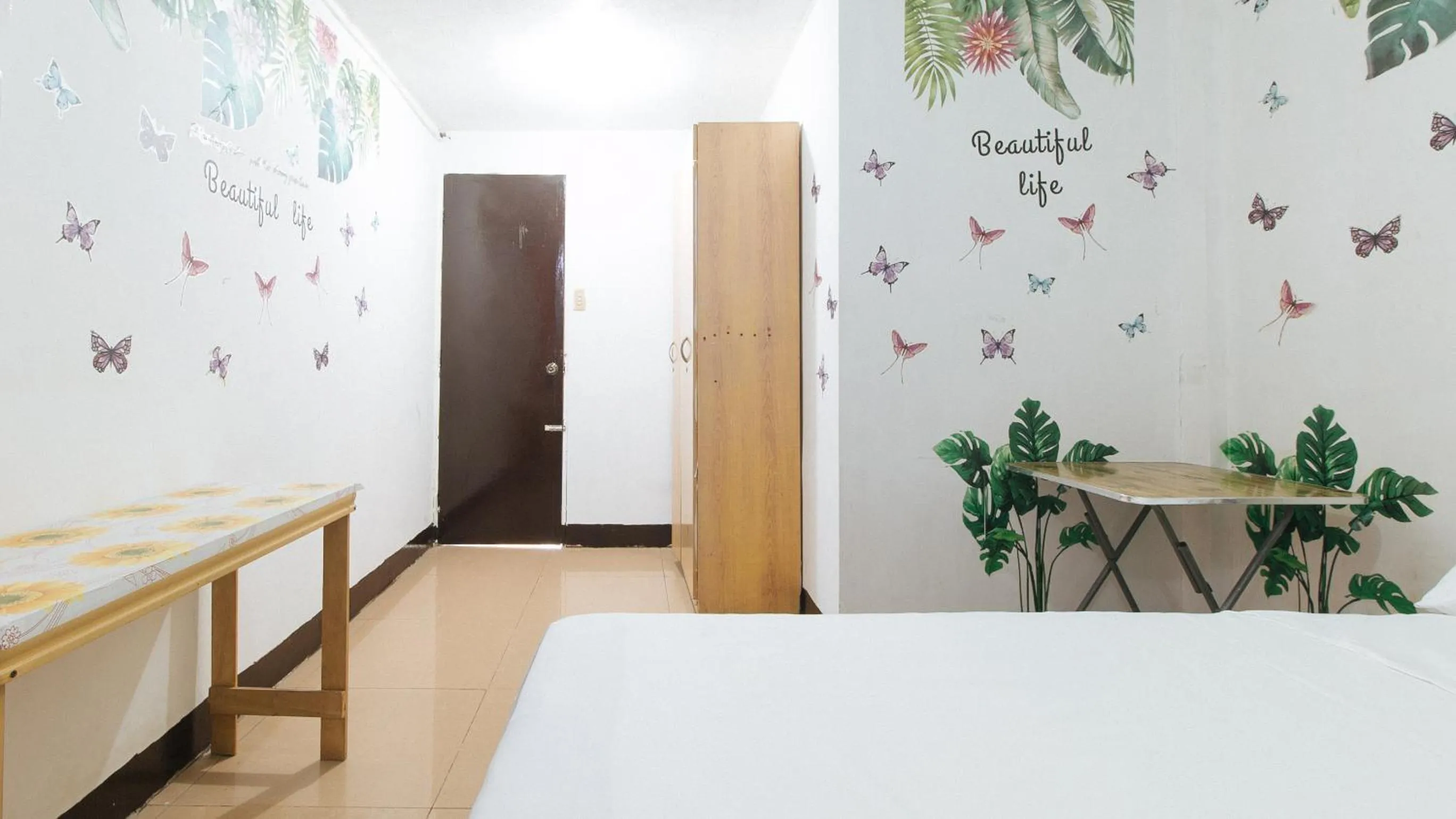 Photo of the whole room in Cristian Jay Dormitory by RedDoorz