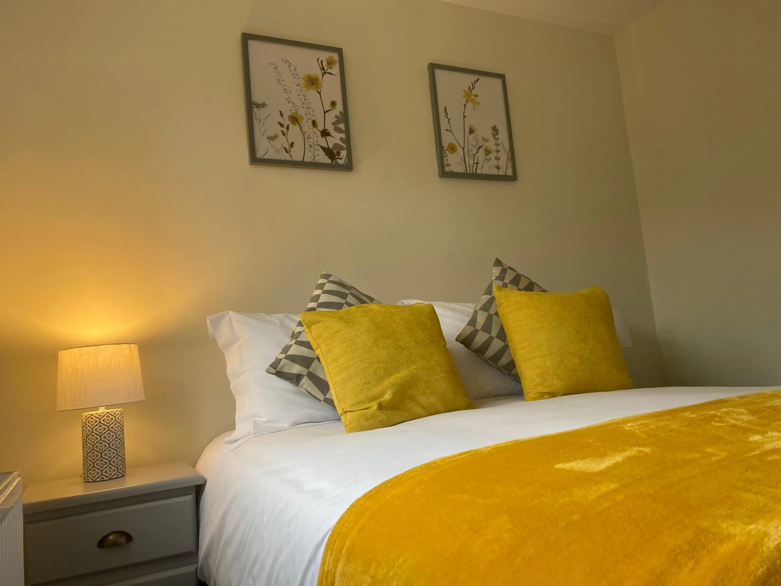 Bedroom in Gladstone Apartments by Bluebell Rooms