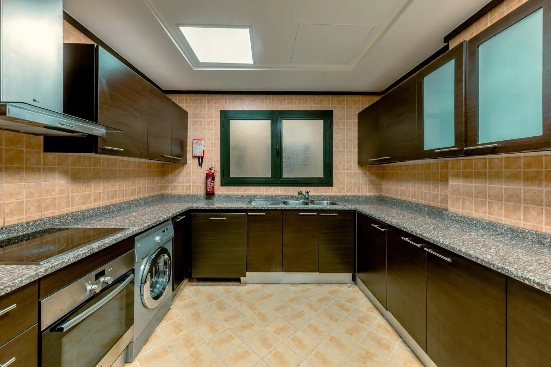 Kitchen or kitchenette in TIME Oak Hotel & Suites