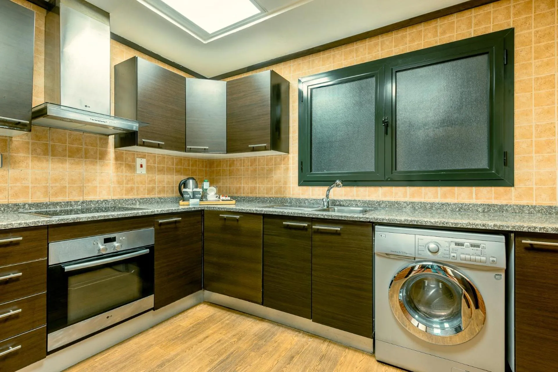 Kitchen or kitchenette in TIME Oak Hotel & Suites