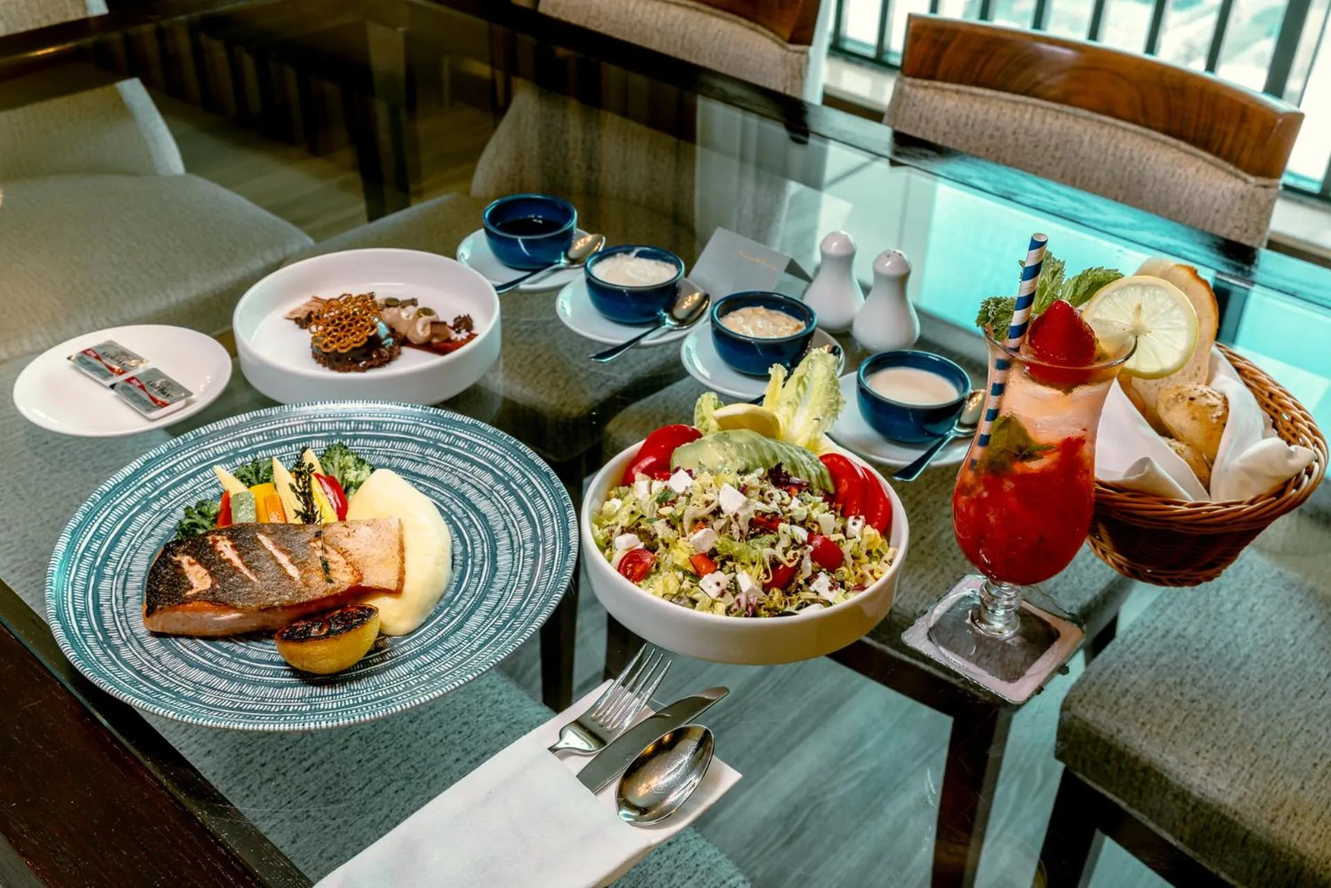 Food in TIME Oak Hotel & Suites