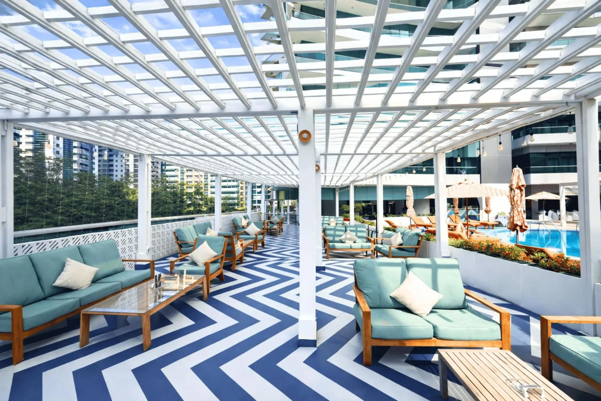 Restaurant/places to eat in TIME Oak Hotel & Suites