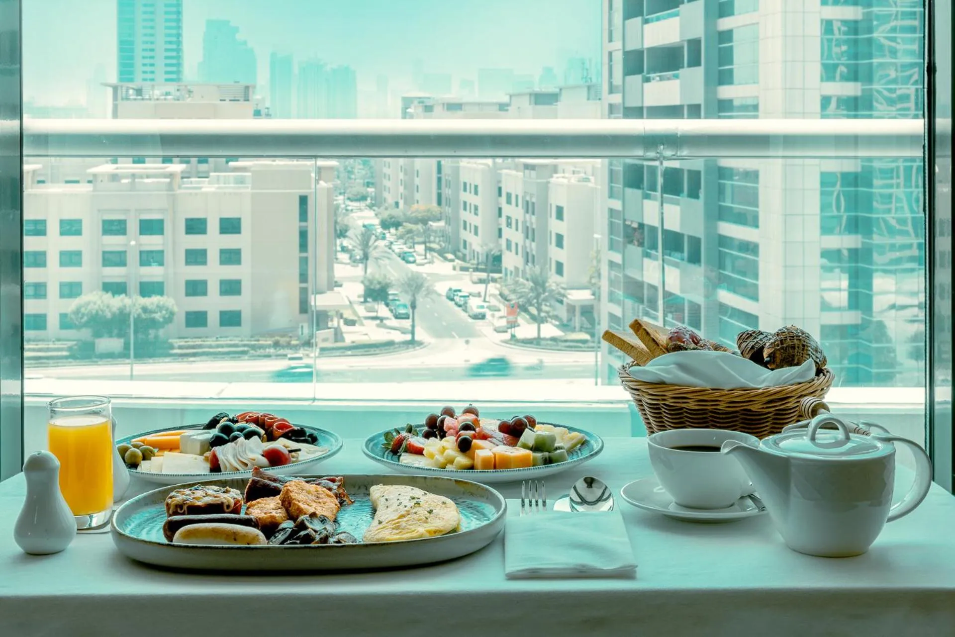 Food and drinks in TIME Oak Hotel & Suites