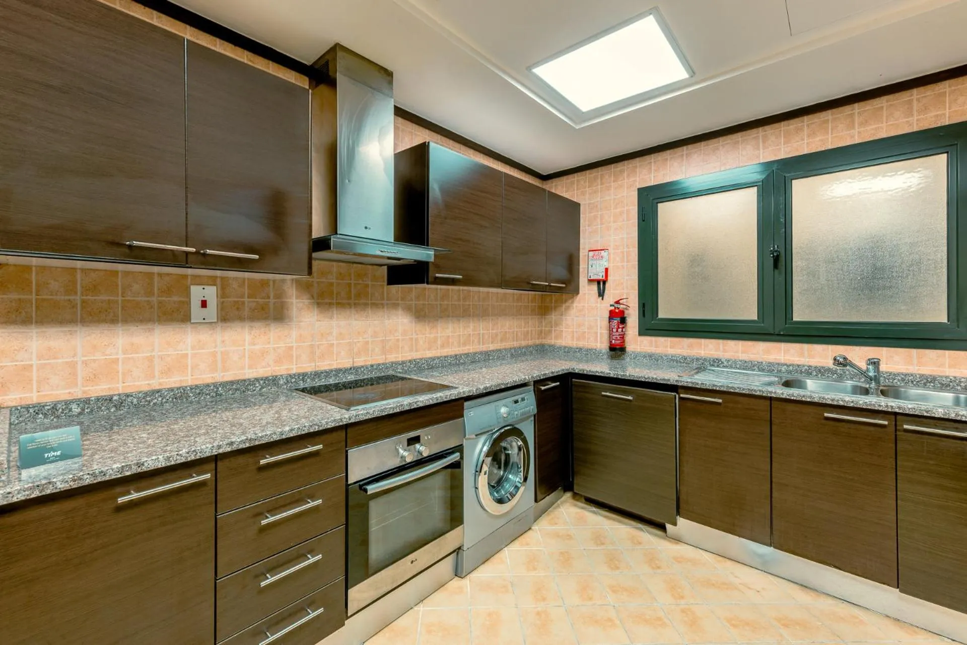Kitchen or kitchenette in TIME Oak Hotel & Suites