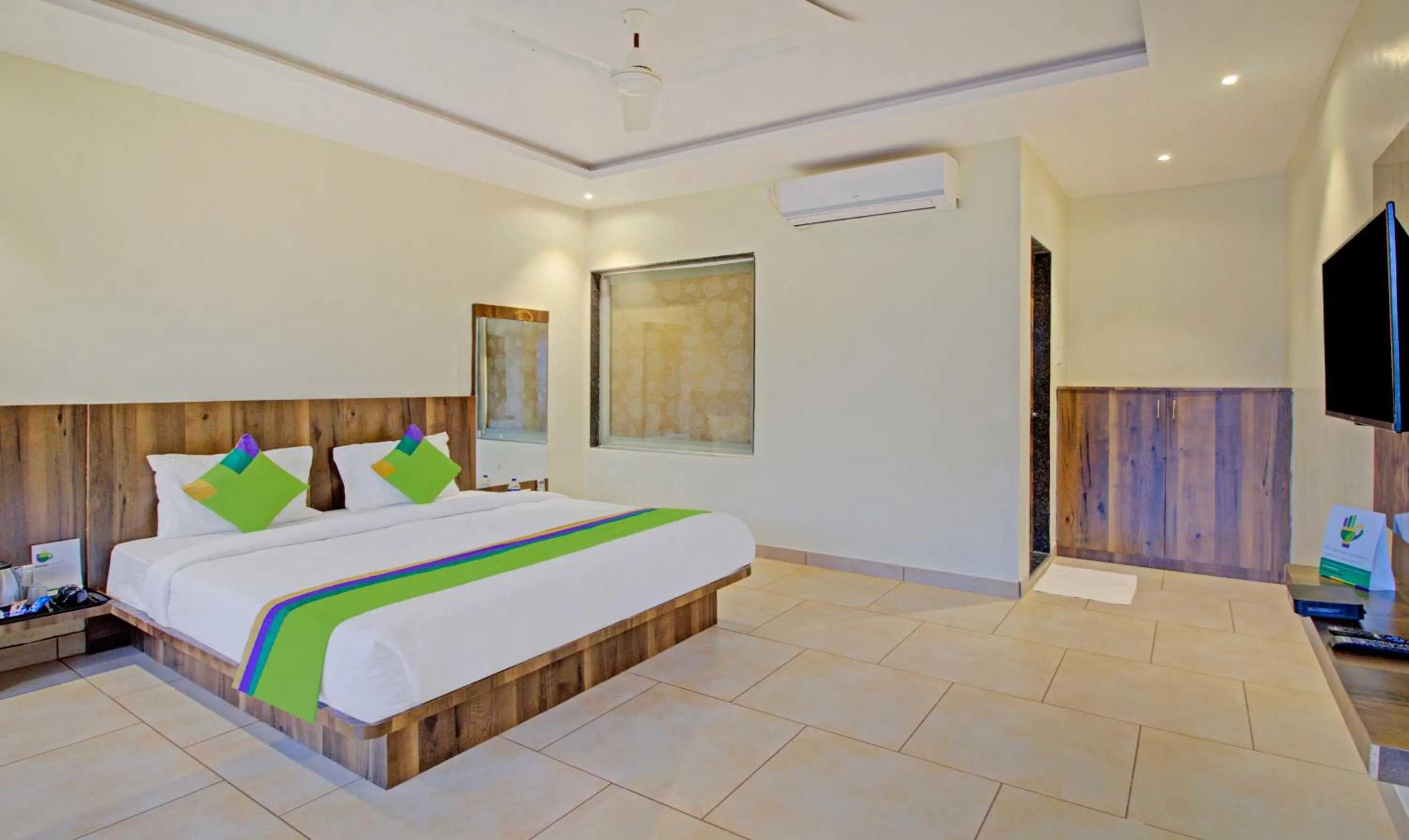 Bedroom, Bed in Treebo Nakshatra Cottages Mahabaleshwar