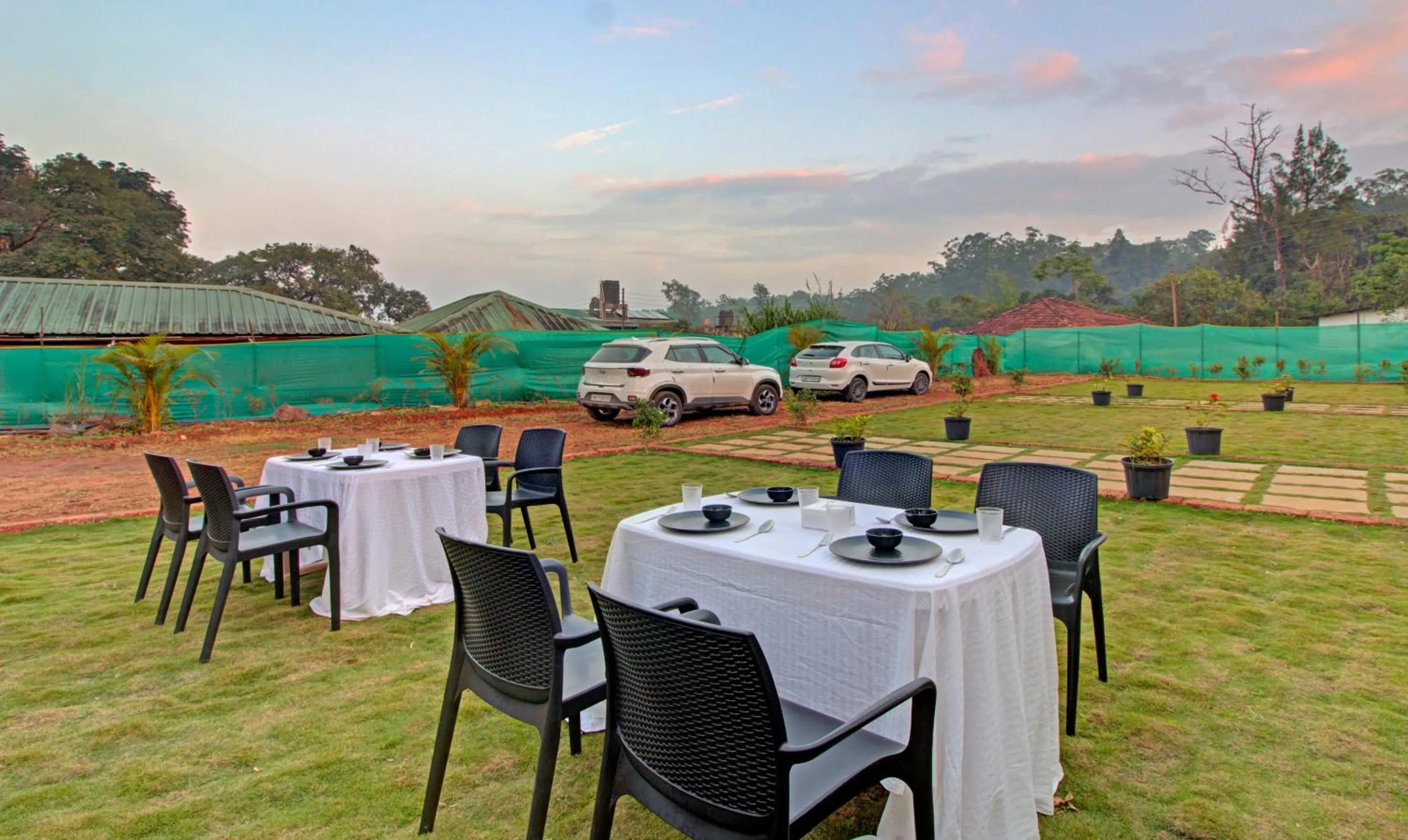 Restaurant/places to eat in Treebo Nakshatra Cottages Mahabaleshwar