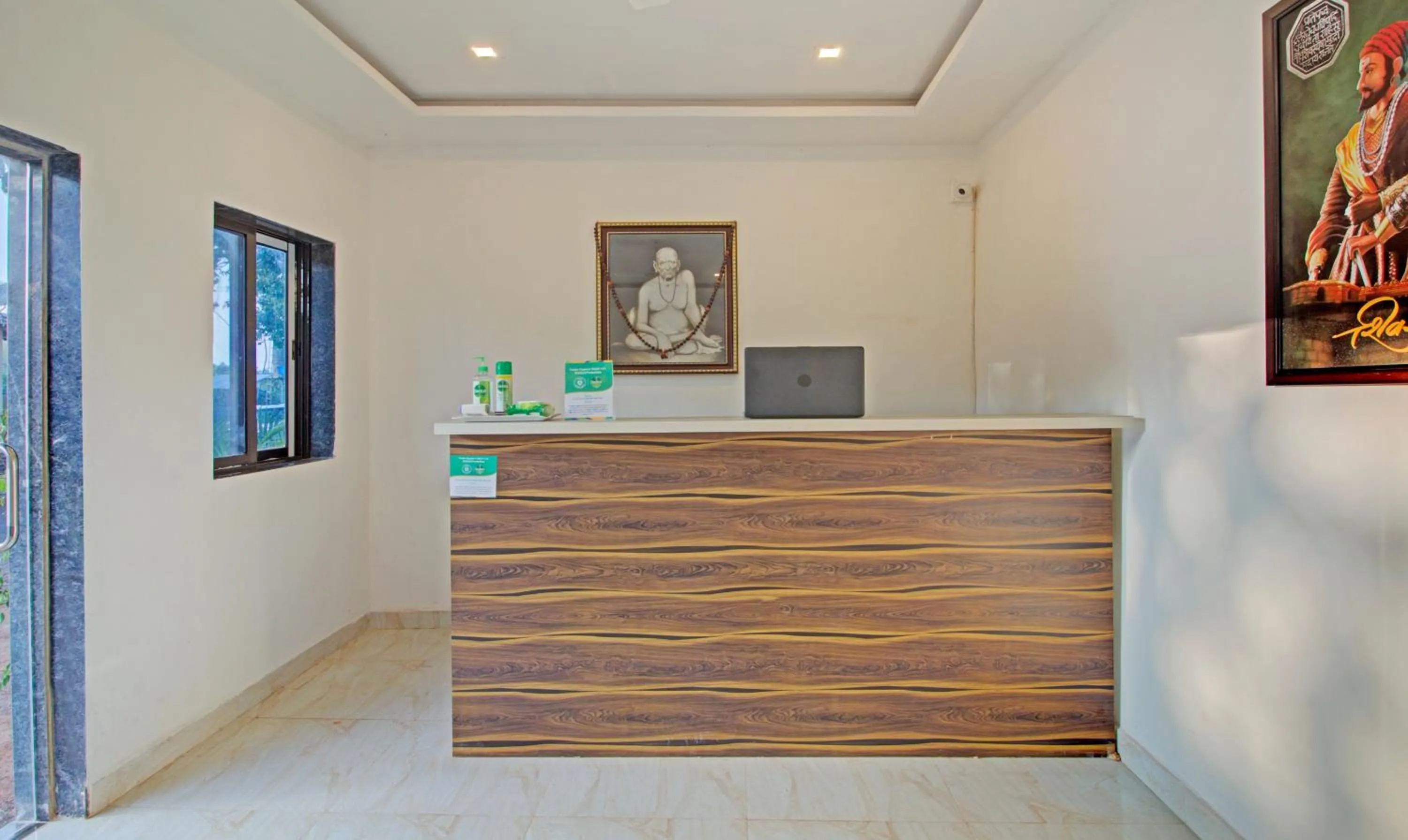 Lobby or reception in Treebo Nakshatra Cottages Mahabaleshwar