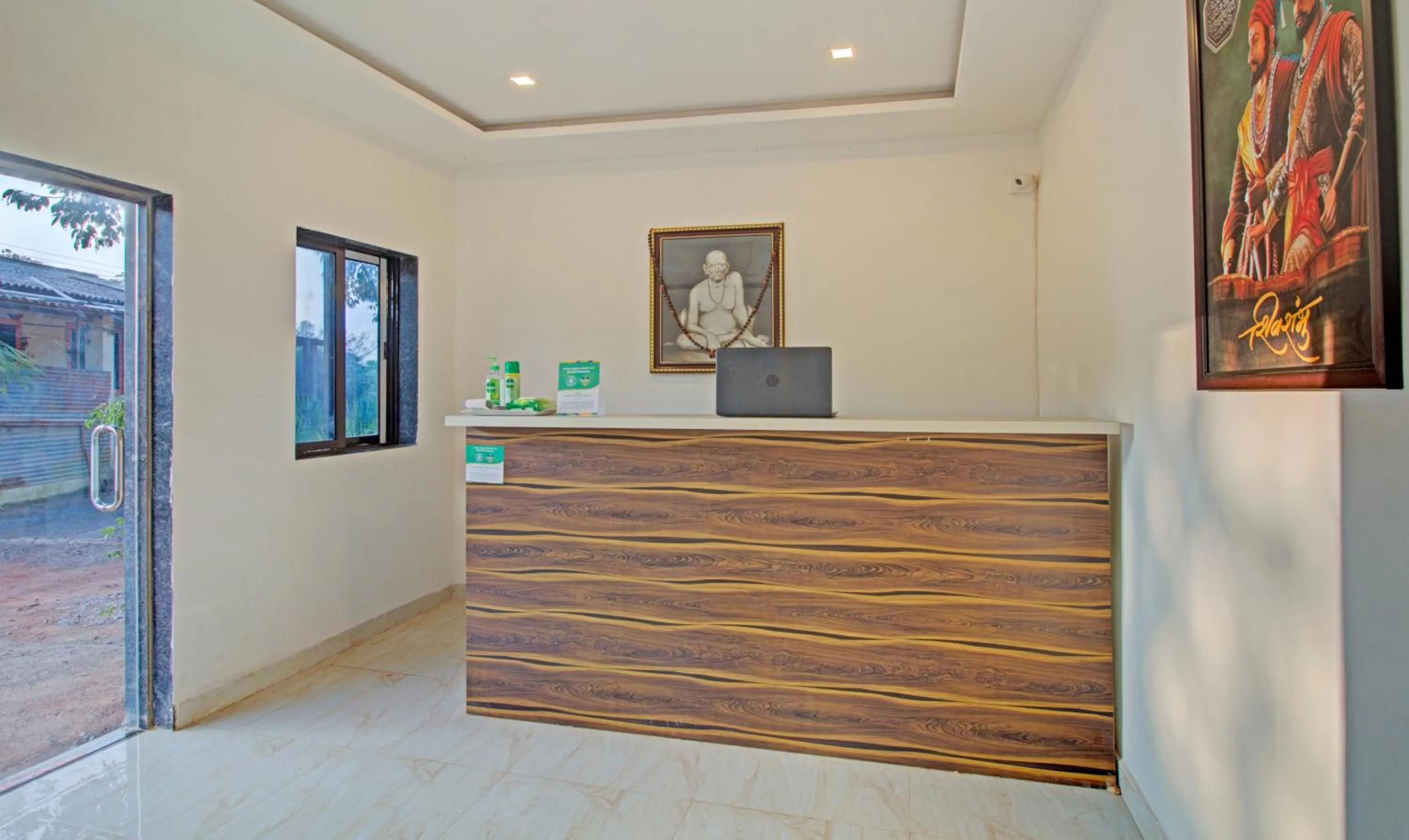 Lobby or reception in Treebo Nakshatra Cottages Mahabaleshwar