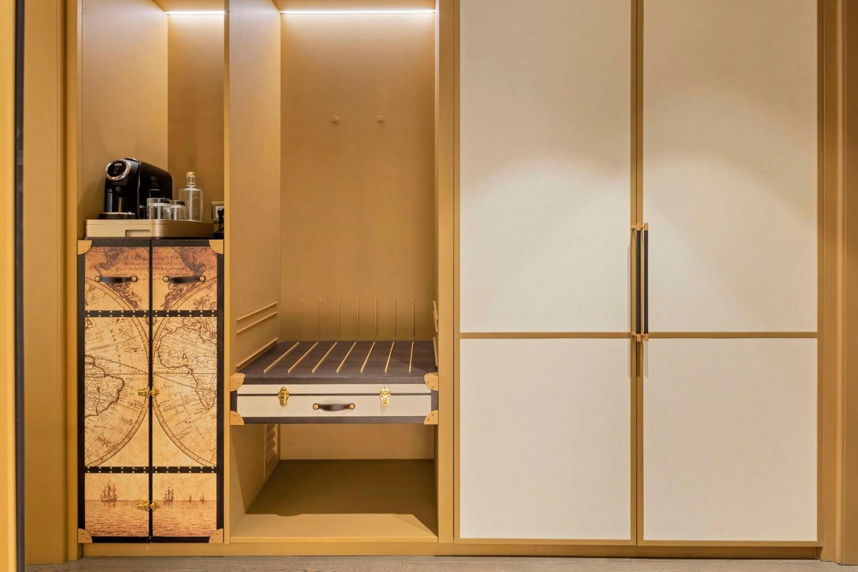 Photo of the whole room, Bed in The Emerald House Lisbon - Curio Collection By Hilton