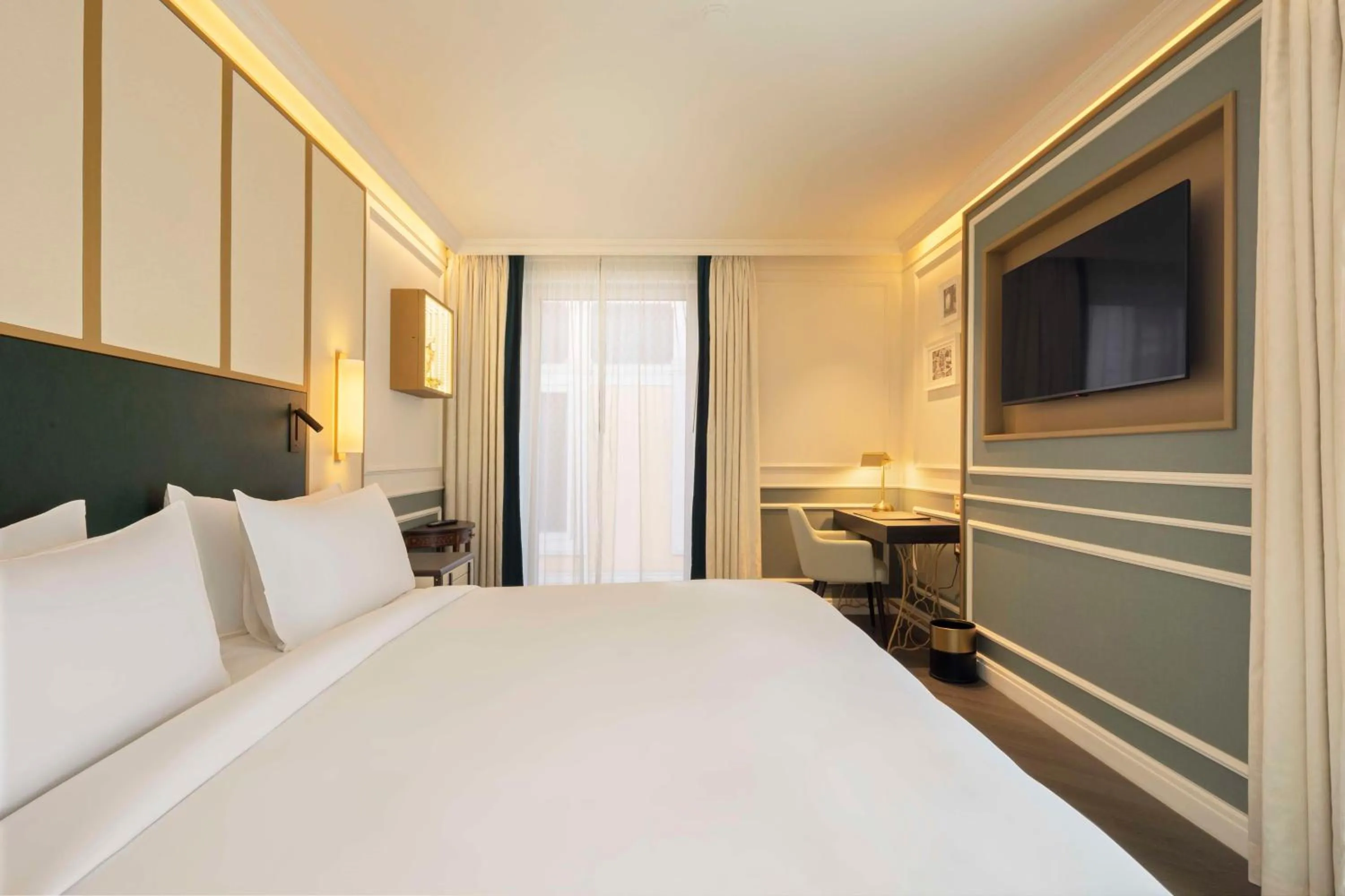 Bedroom, Bed in The Emerald House Lisbon - Curio Collection By Hilton