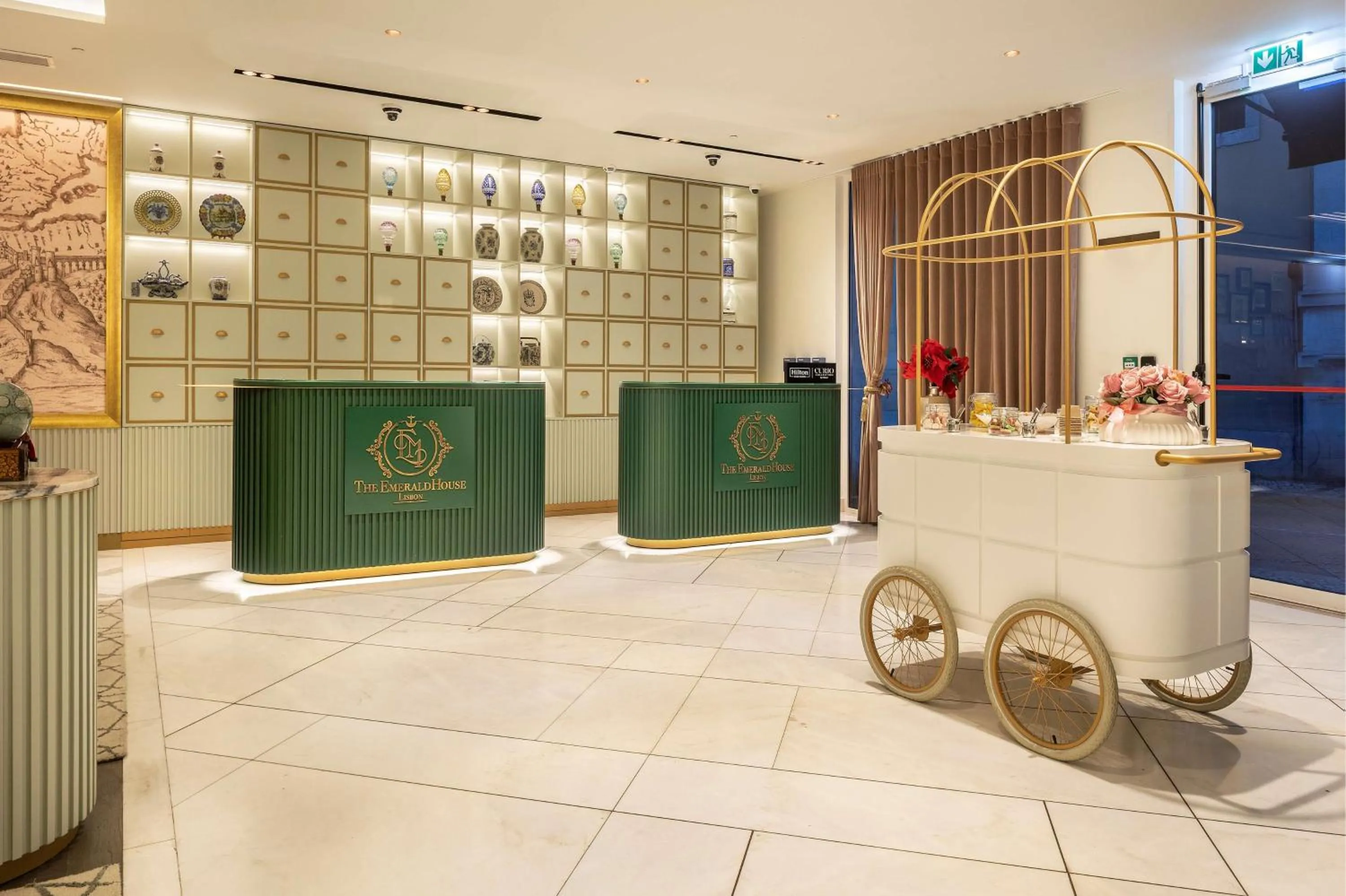 Lobby or reception in The Emerald House Lisbon - Curio Collection By Hilton