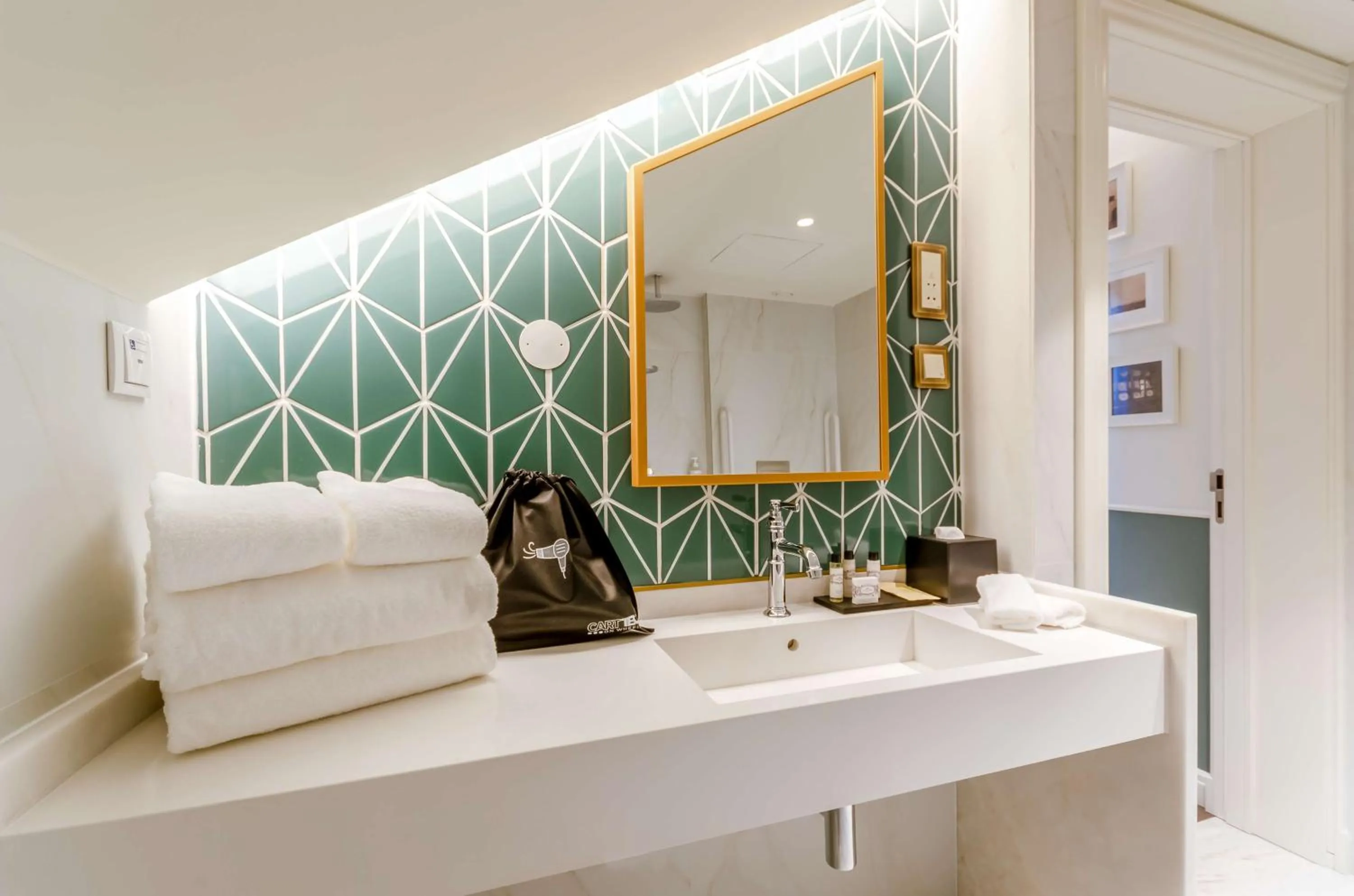 Bathroom in The Emerald House Lisbon - Curio Collection By Hilton