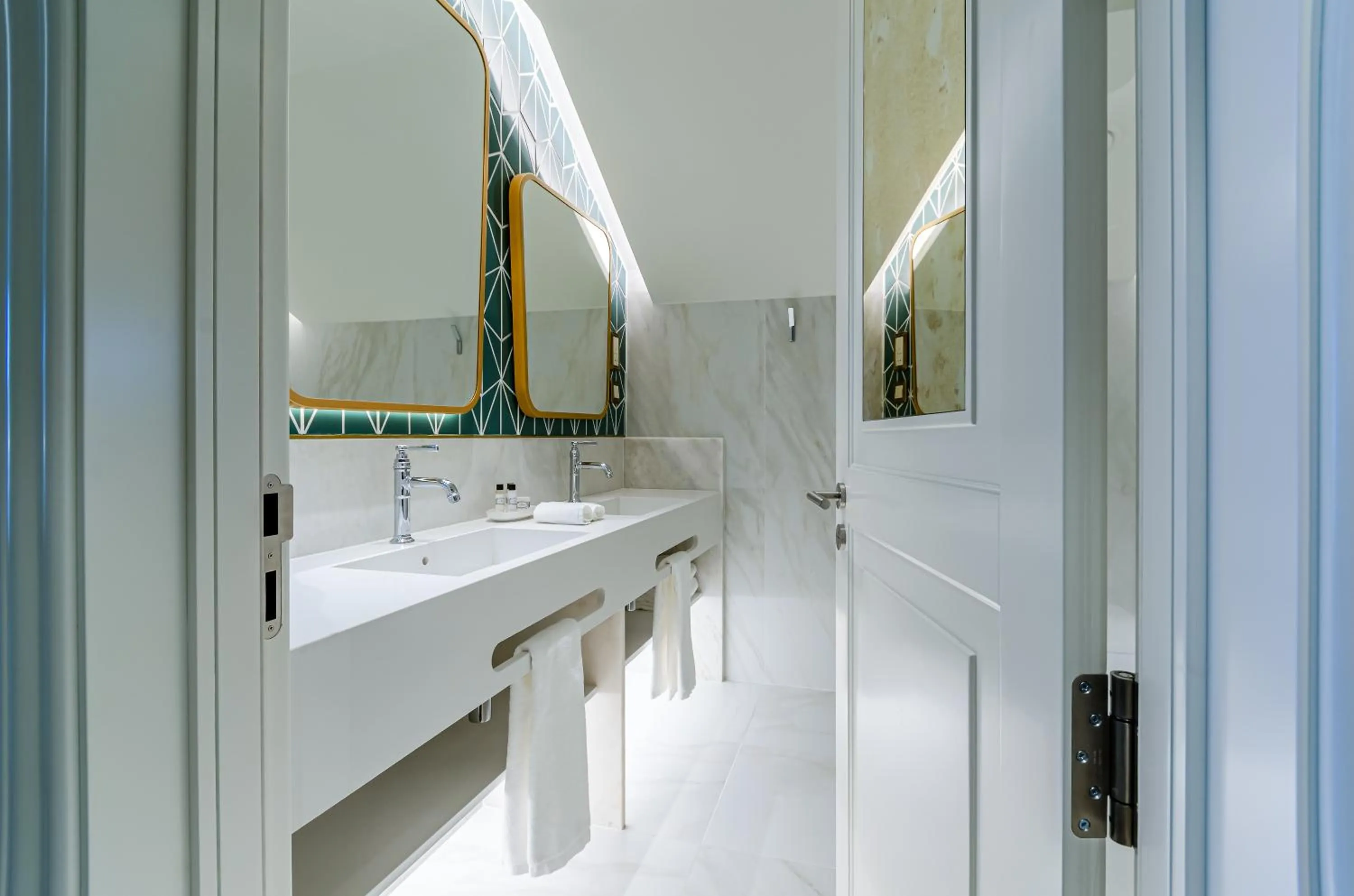 Bedroom in The Emerald House Lisbon - Curio Collection By Hilton