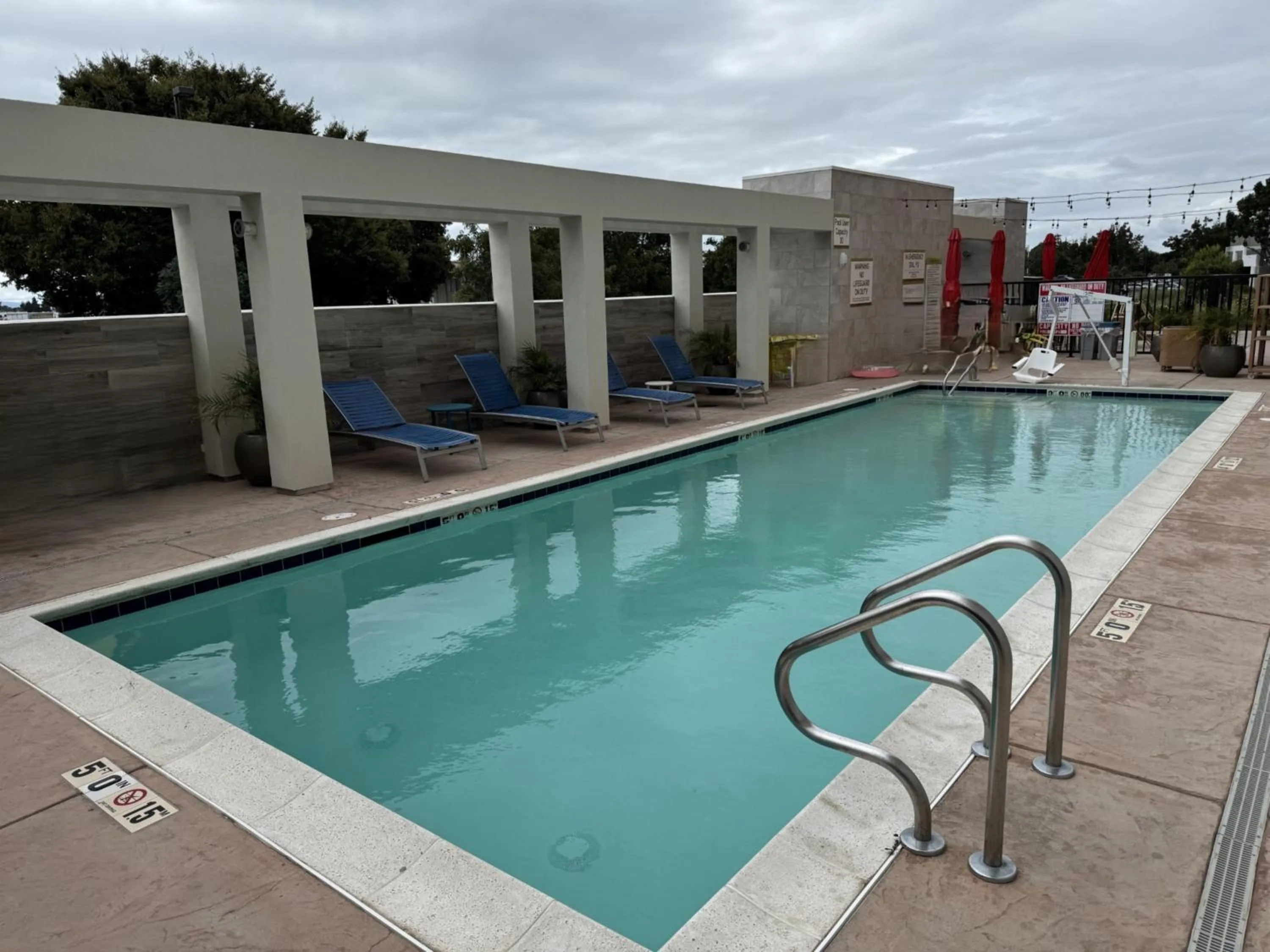 Swimming pool in Home2 Suites By Hilton Hayward
