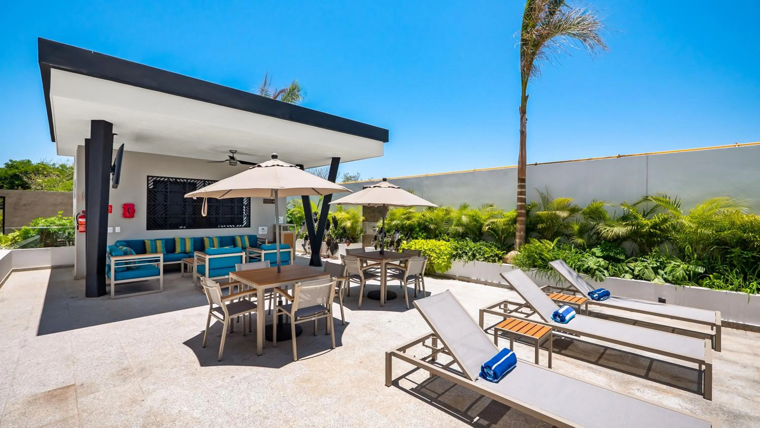 sunbed in Hampton Inn By Hilton Nuevo Vallarta