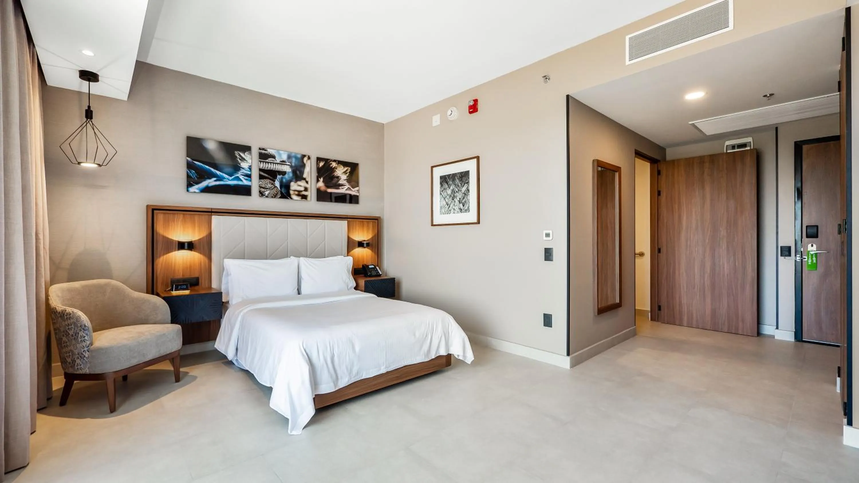 Photo of the whole room, Bed in Hampton Inn By Hilton Nuevo Vallarta