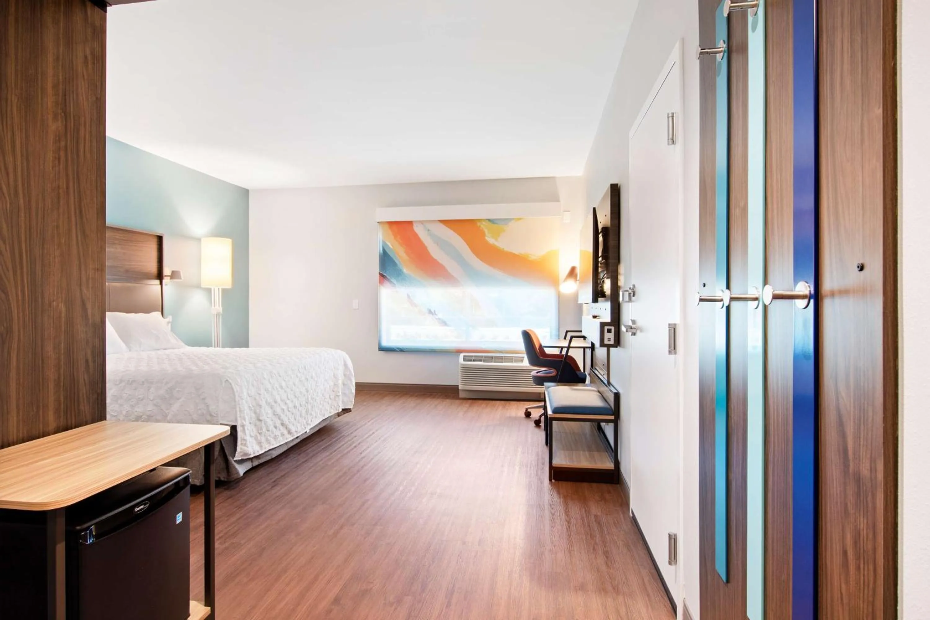 Bedroom, Bed in Tru By Hilton Chapel Hill