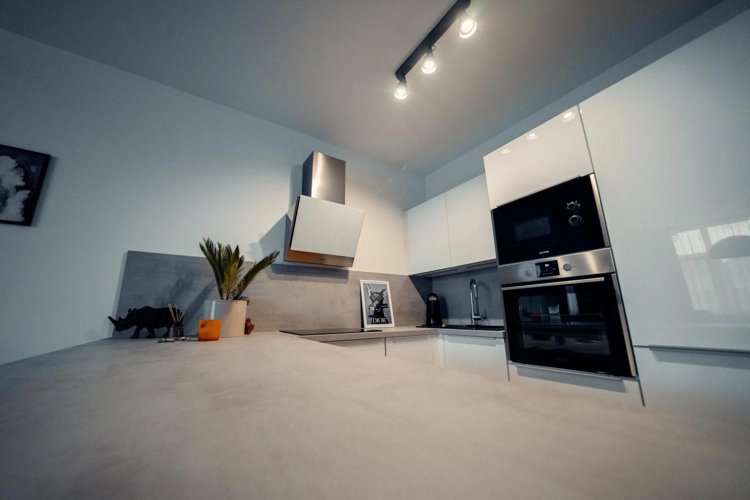 Communal lounge/ TV room in TIFFANY Apartment Hotel