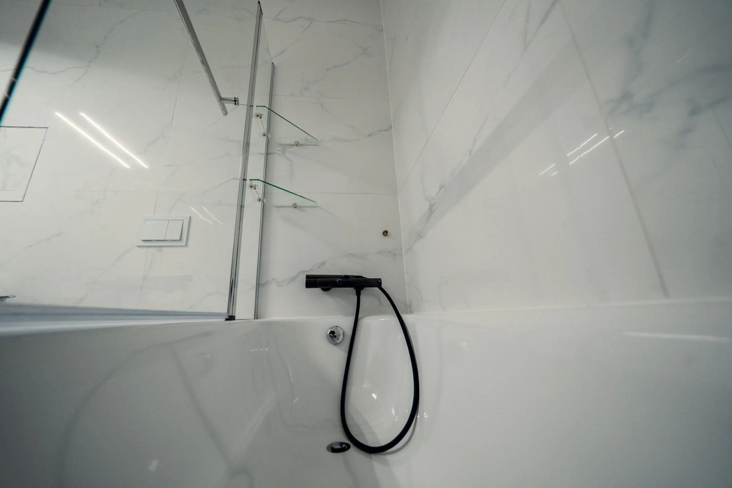 Shower in TIFFANY Apartment Hotel