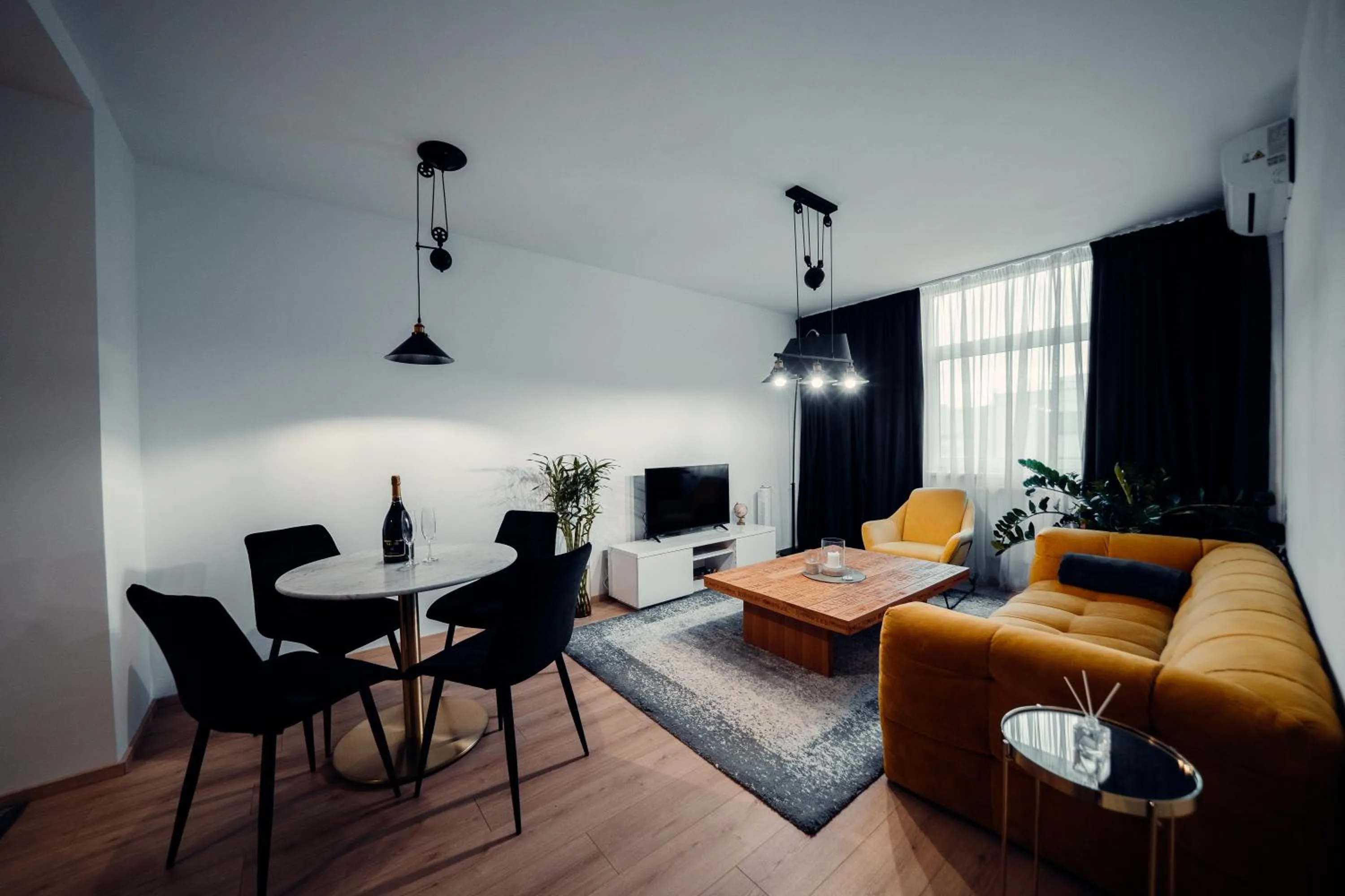 TV and multimedia in TIFFANY Apartment Hotel