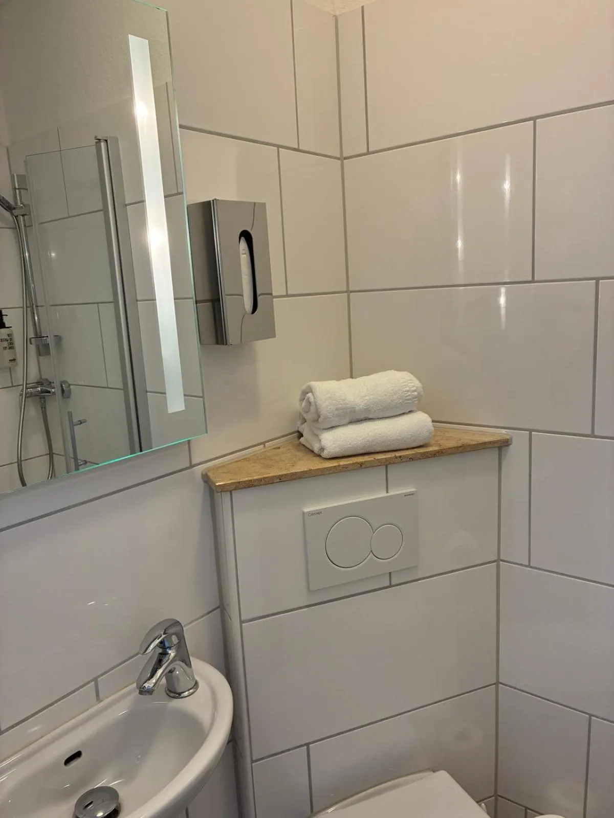 Bathroom in SleepBEEONE Wilhelmshaven