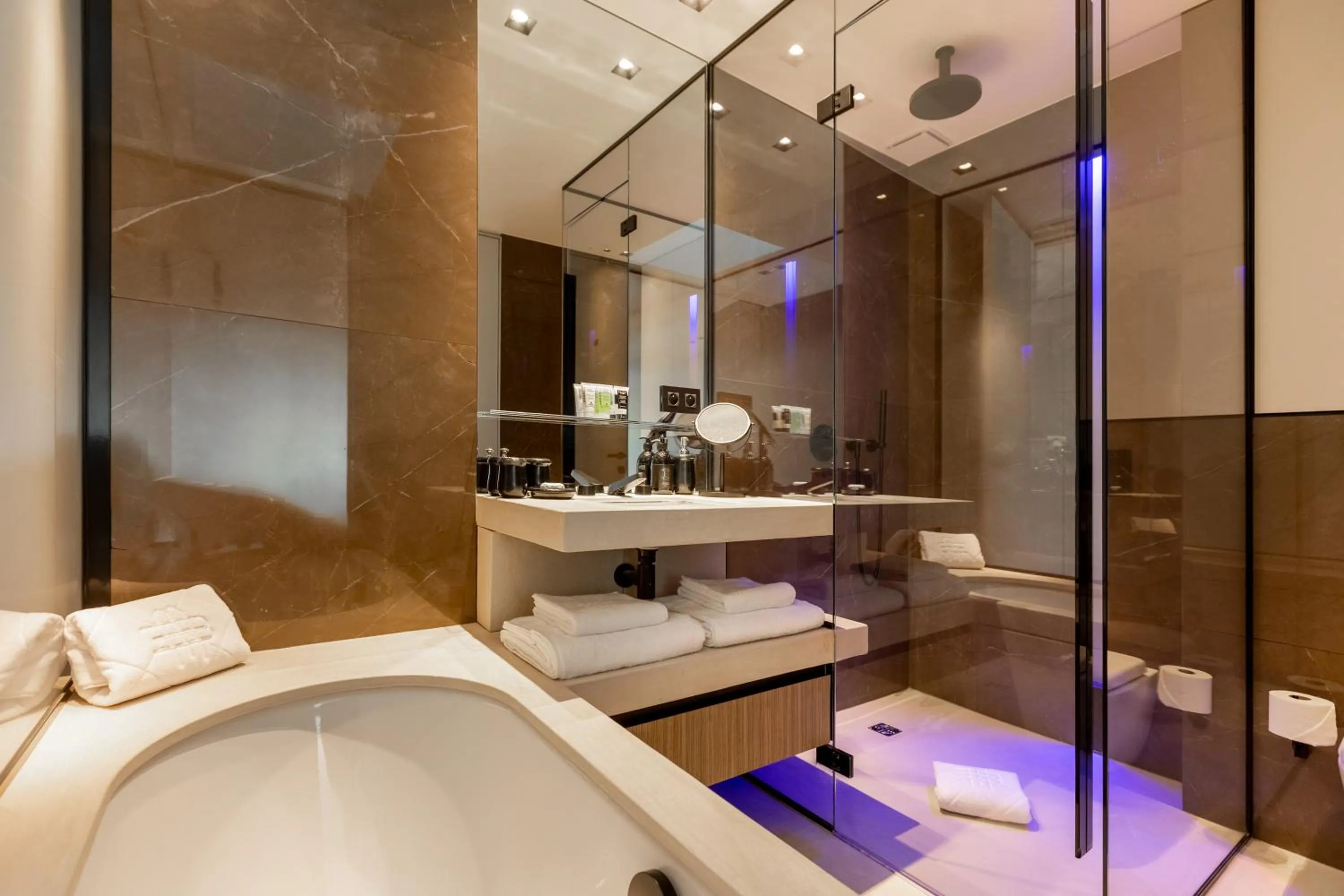 Shower in Maison Boissière BARNES Residences