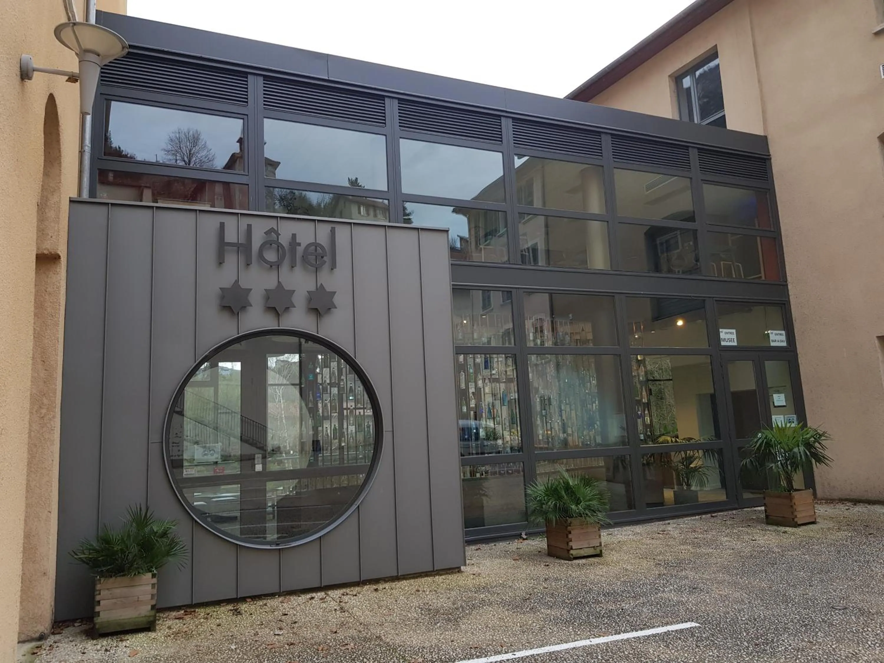 Facade/entrance in Hôtel du Musée de l'Eau