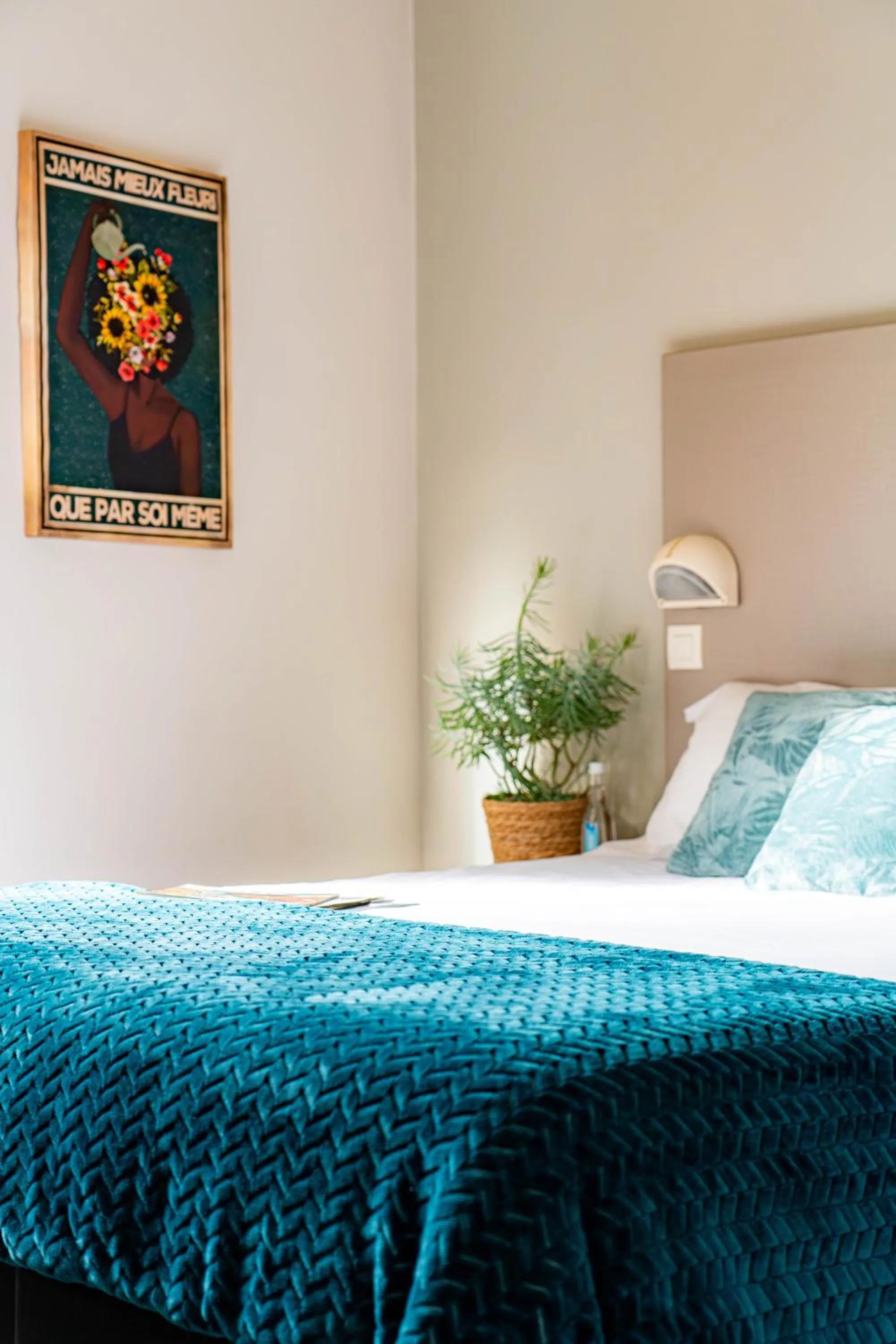 Bed in Hôtel du Musée de l'Eau