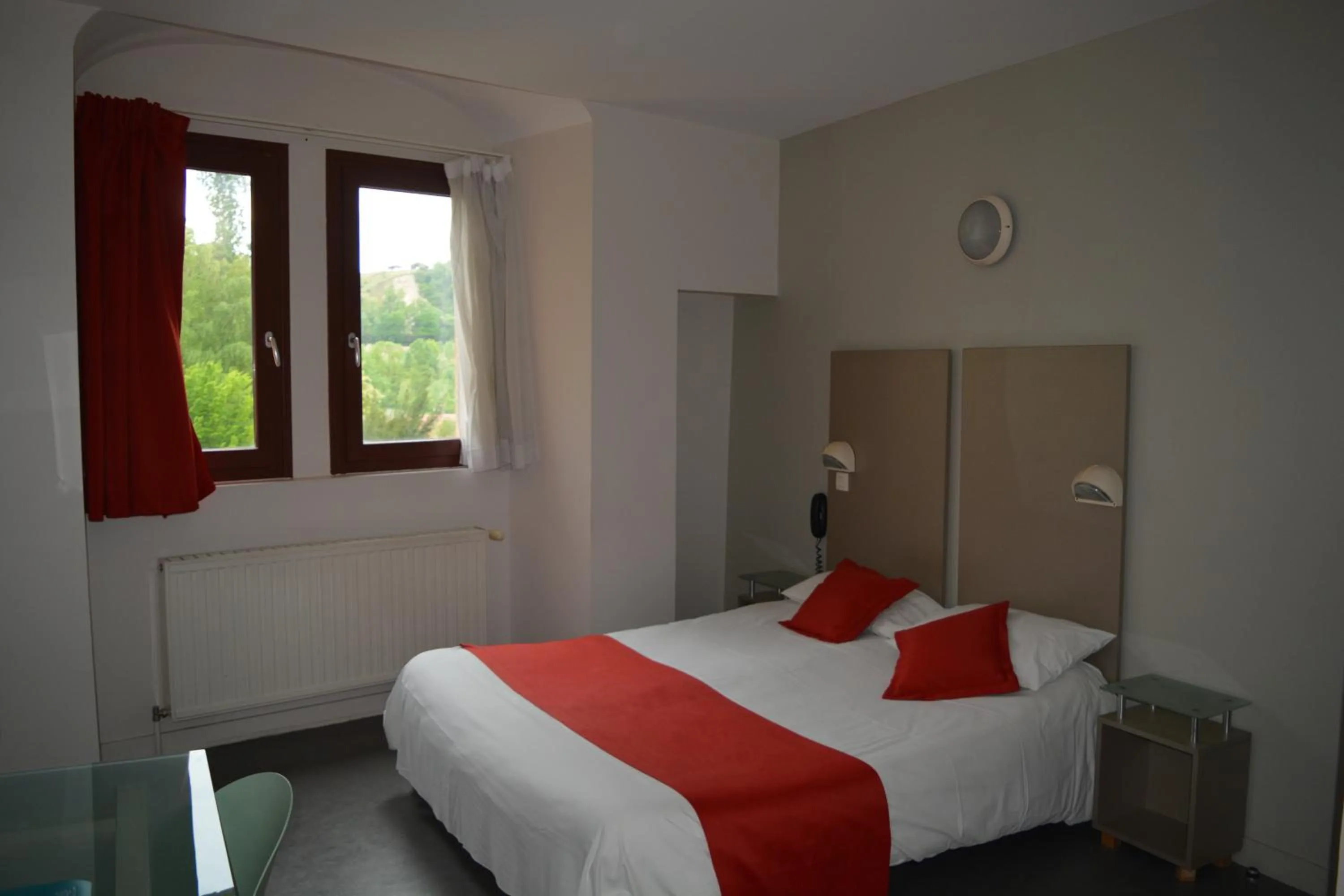 Bedroom, Bed in Hôtel du Musée de l'Eau