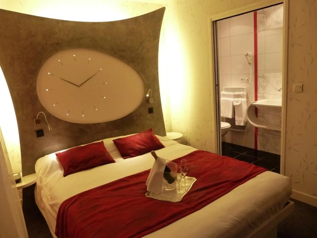 Bedroom, Bed in Domaine du Revermont - Logis Hotel