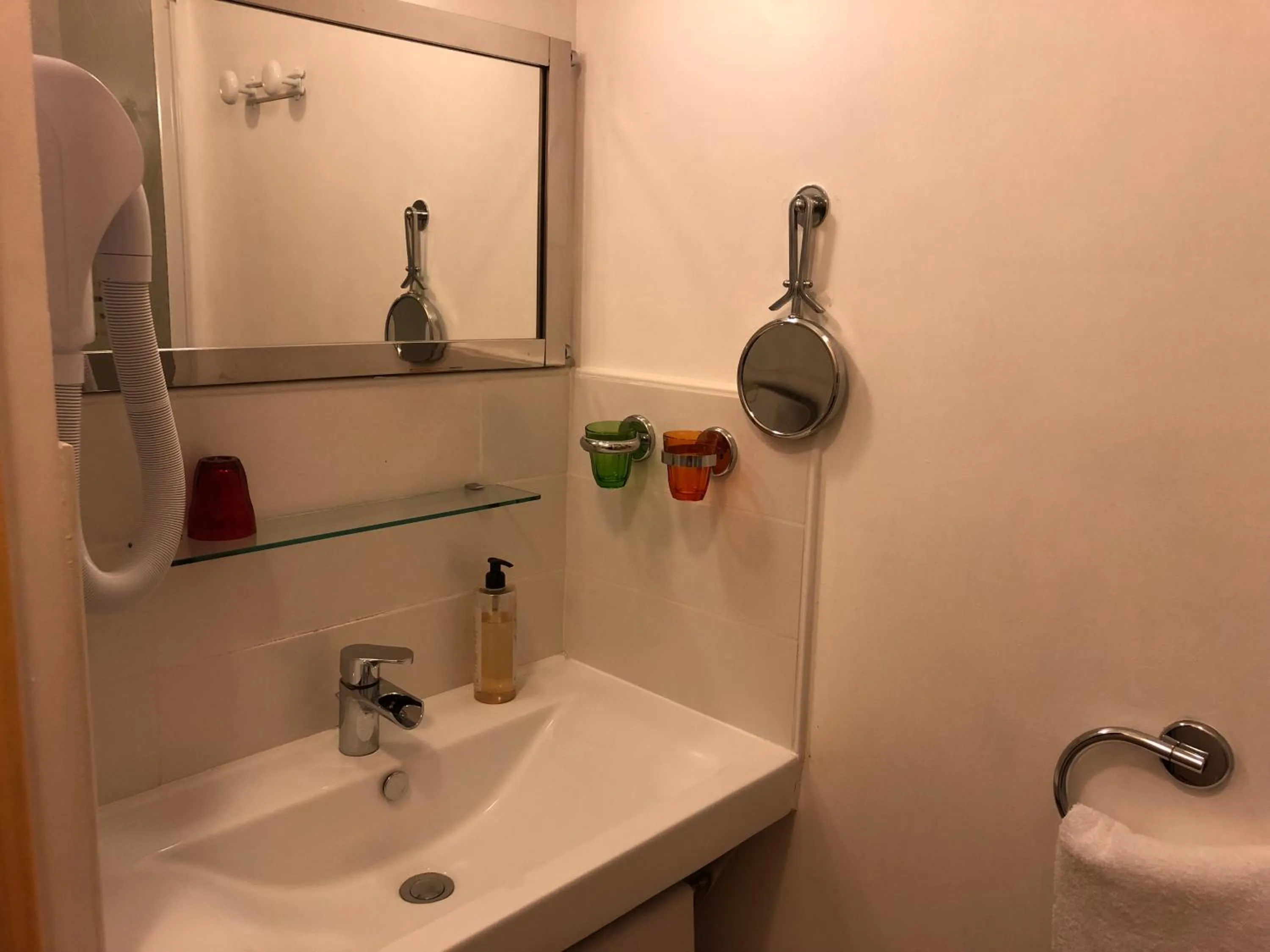 Bathroom in Le Pigeonnier du Perron Hôtel