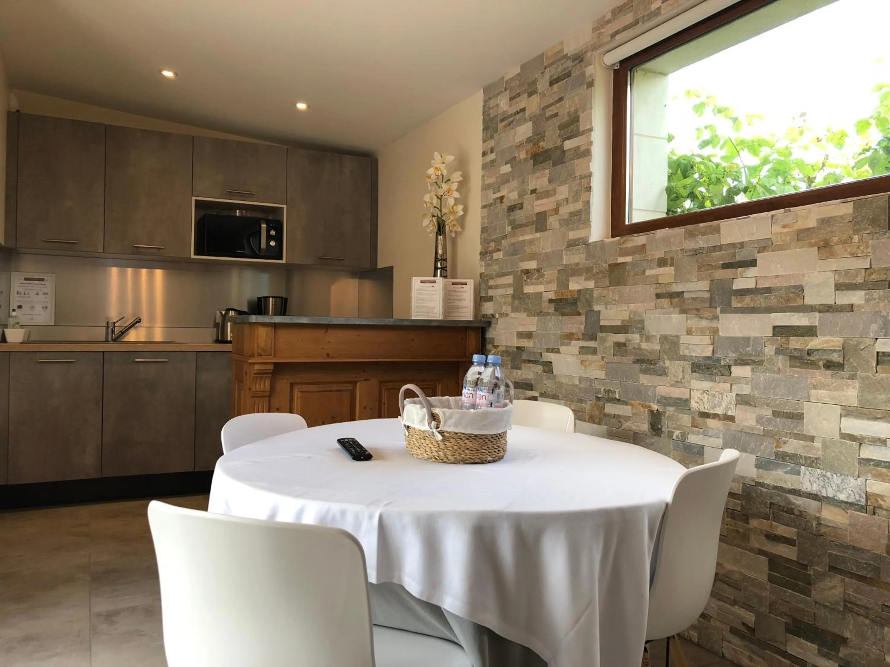 Dining area in Le Pigeonnier du Perron Hôtel