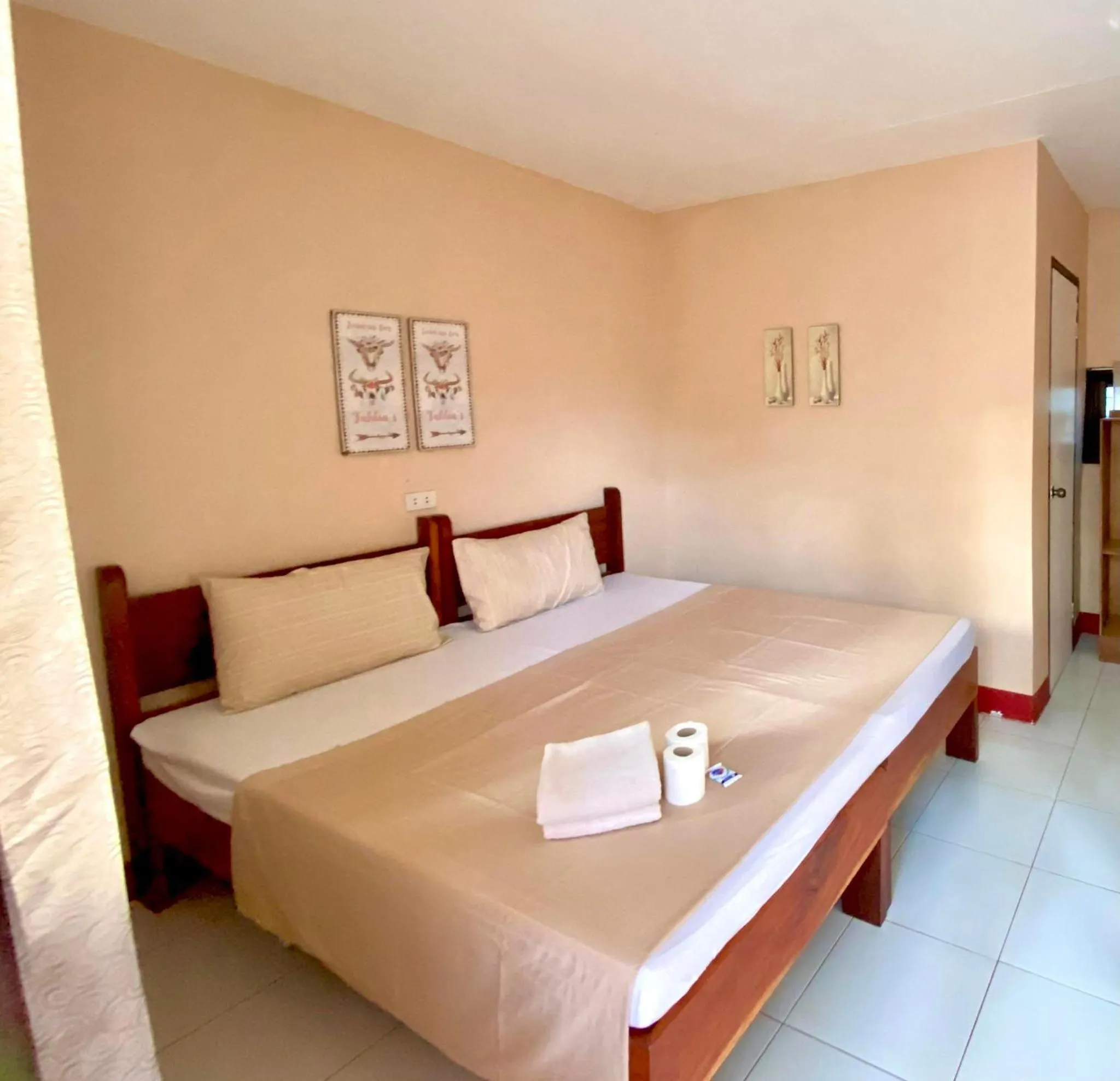 Budget Double or Twin Room in Port Barton DIY - Hosting for JBR Inn