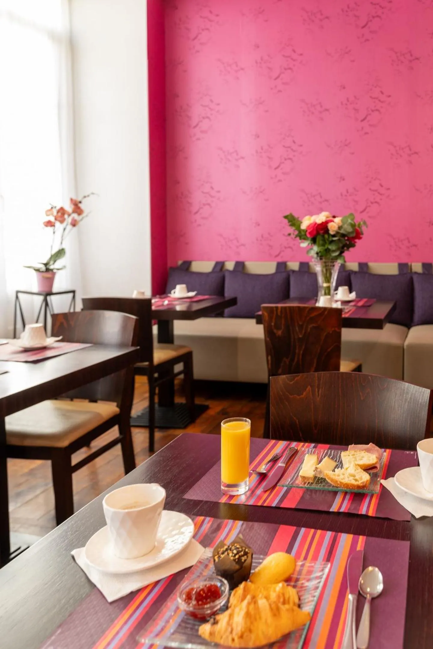 Breakfast in Hôtel de l'Europe Grenoble hyper-centre