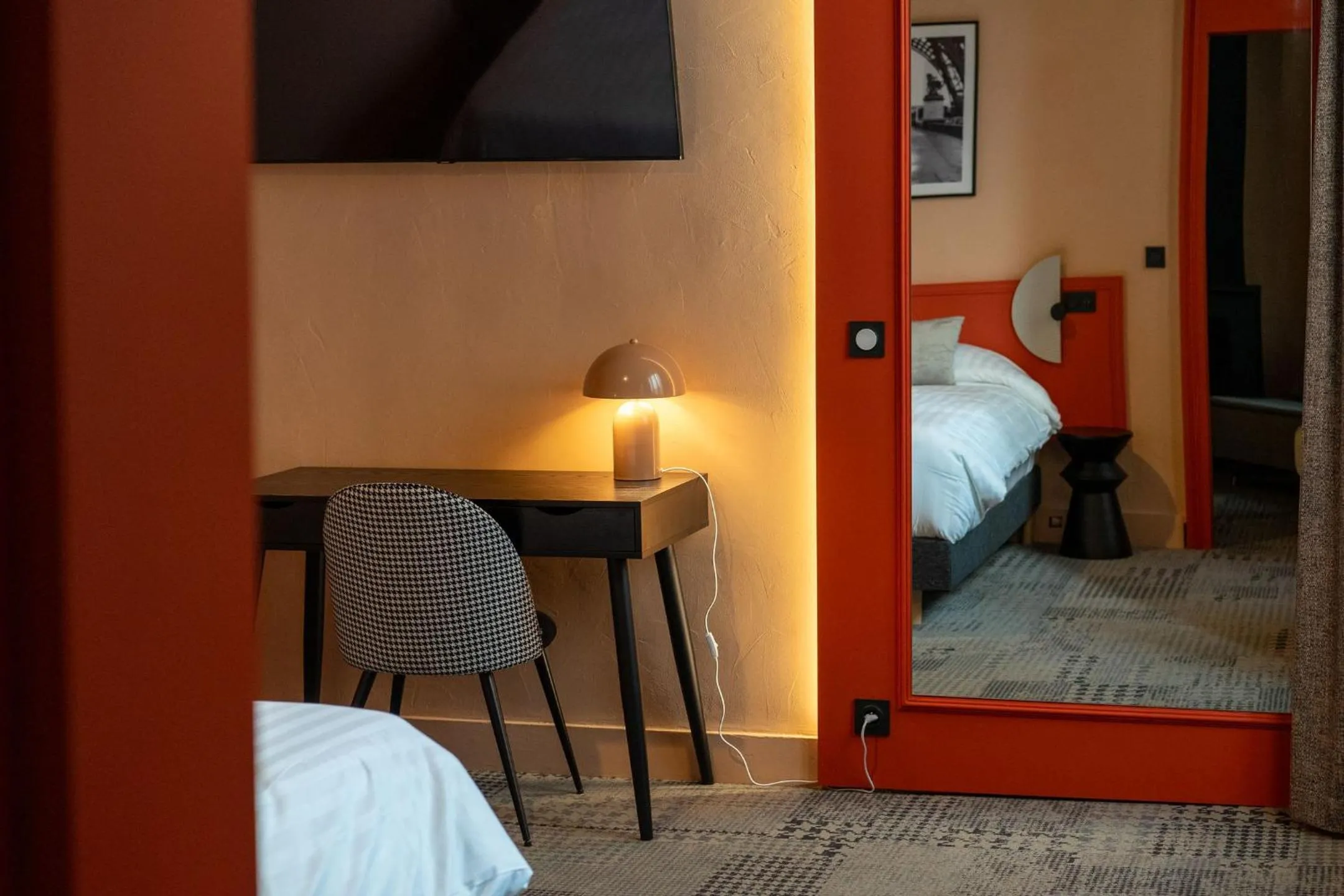 Bedroom, Bed in Hôtel de l'Europe Grenoble hyper-centre