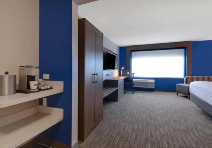 Bed in Holiday Inn Express & Suites - Detroit - Dearborn by IHG