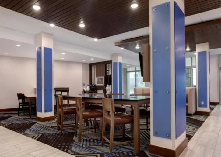 Holiday Inn Express & Suites - Detroit - Dearborn by IHG