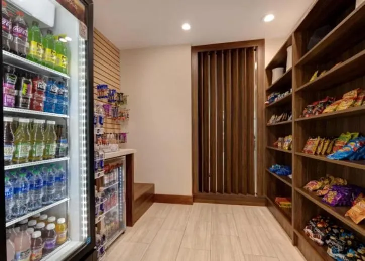 Holiday Inn Express & Suites - Detroit - Dearborn by IHG